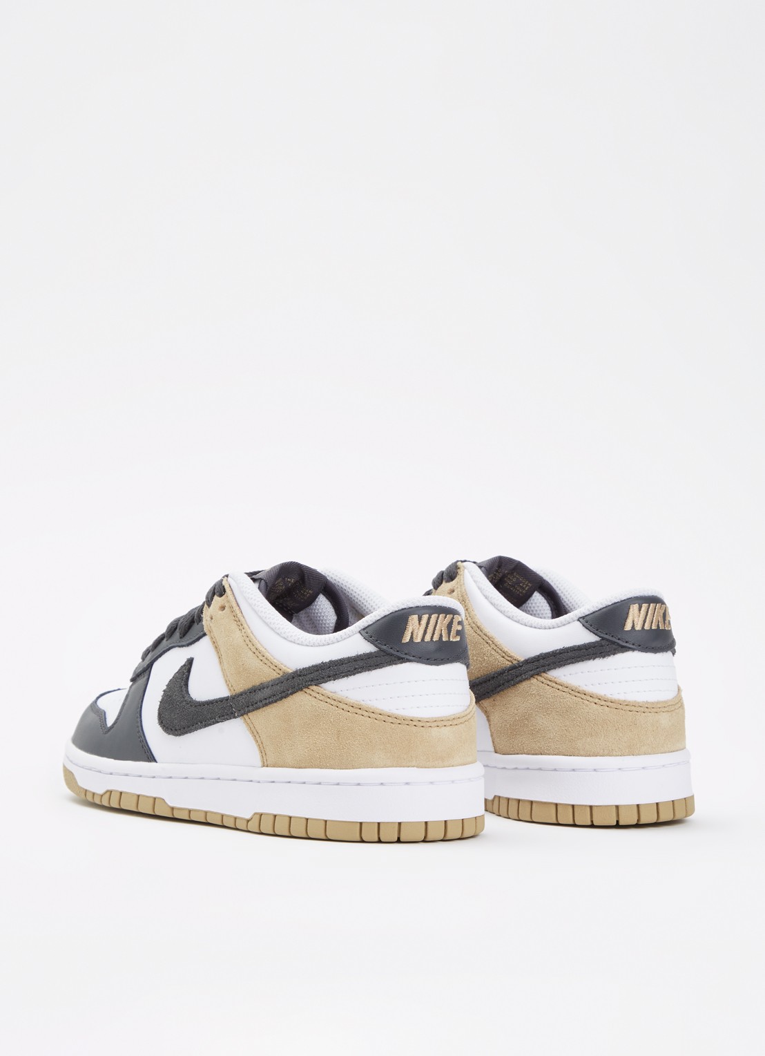 Nike Dunk low sneaker van leer met suède details - achterkant beige