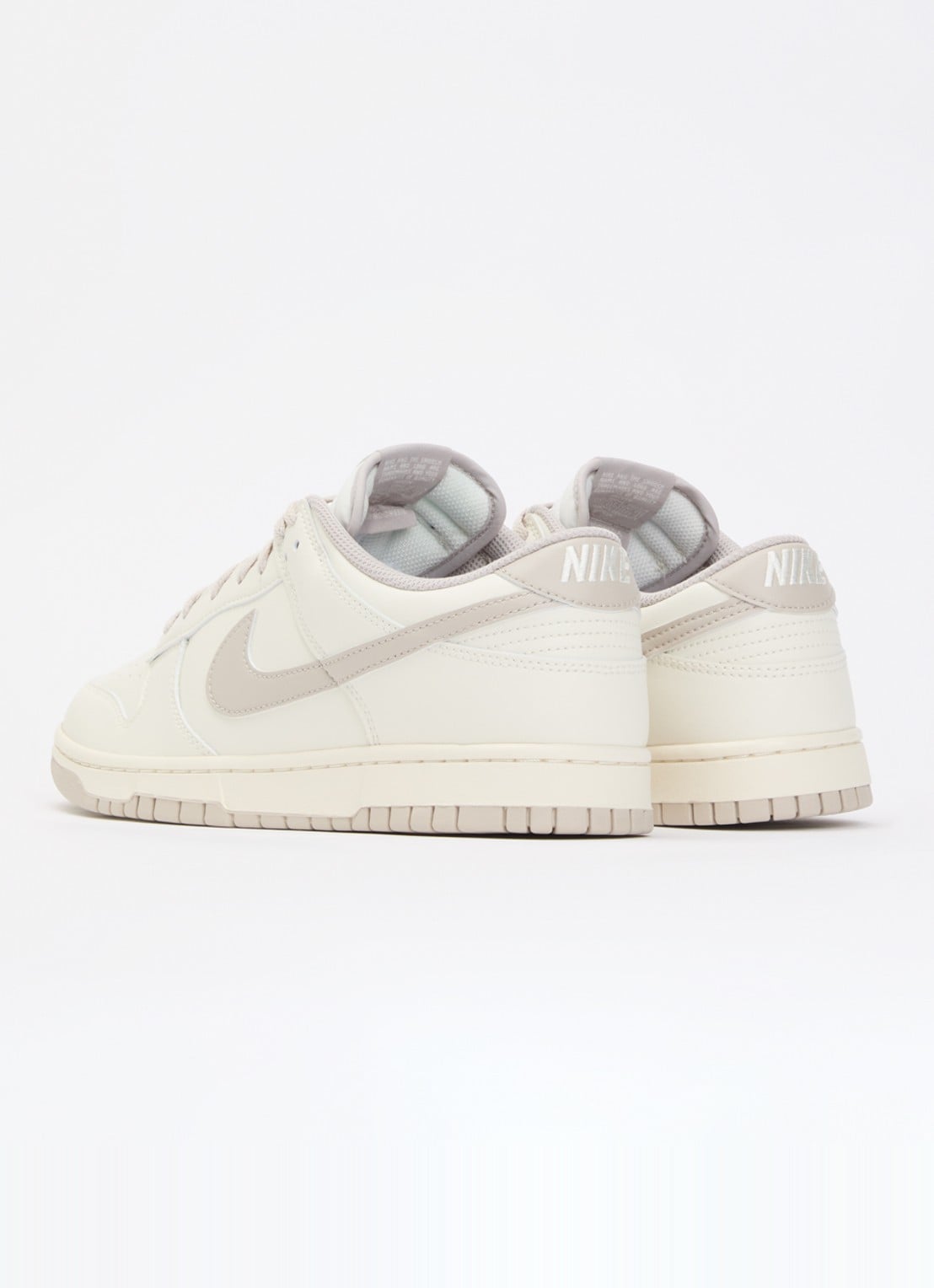 Nike Dunk Low sneaker van leer - achterkant 2 gebroken wit