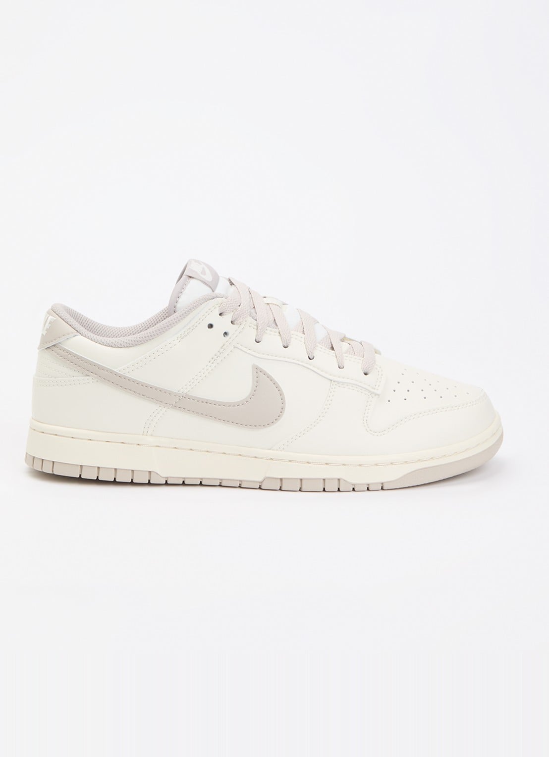 Nike Dunk Low sneaker van leer - voorkant gebroken wit