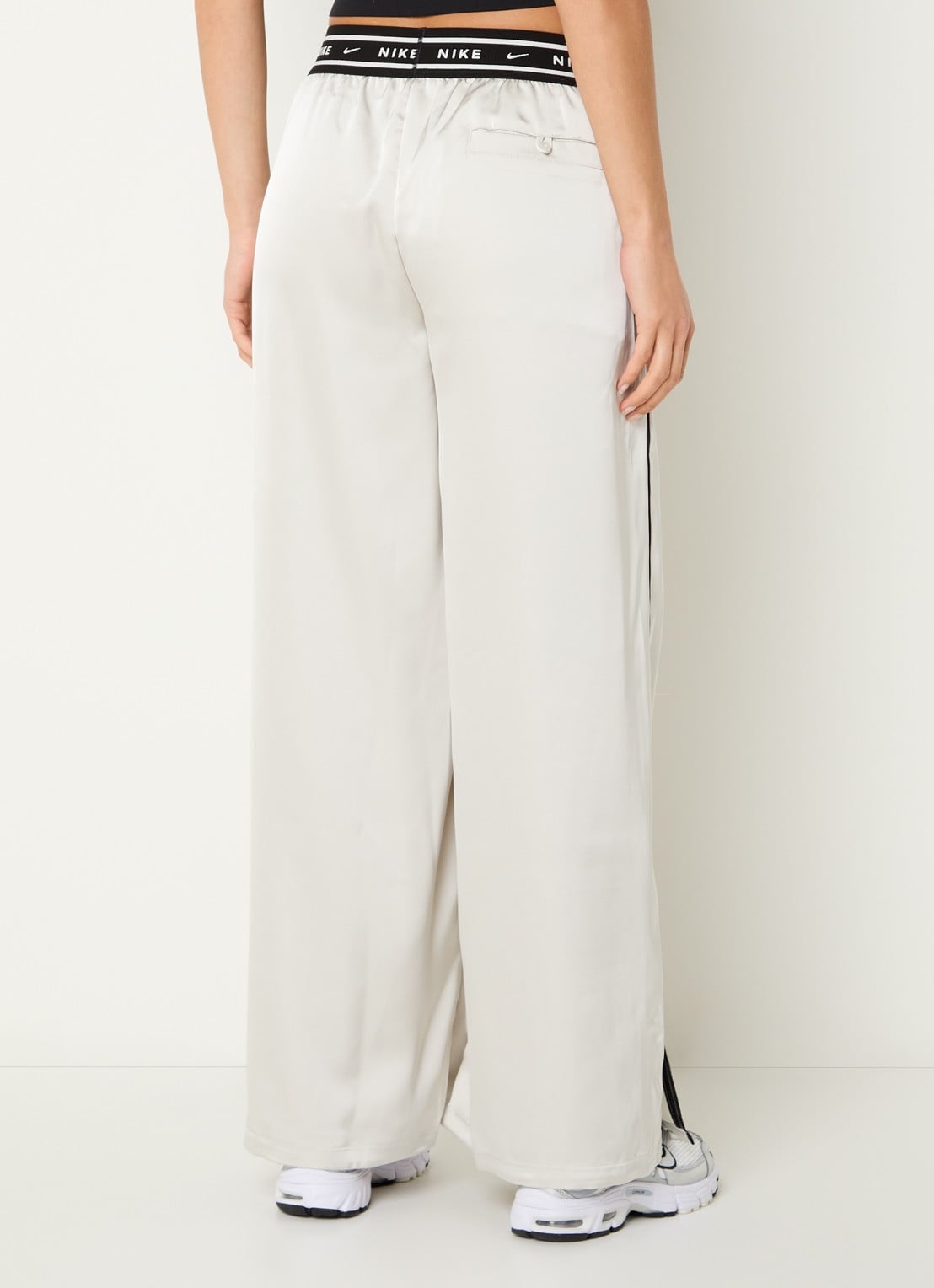 Nike High waist loose fit broek van satijn met logoband - achterkant donkergroen