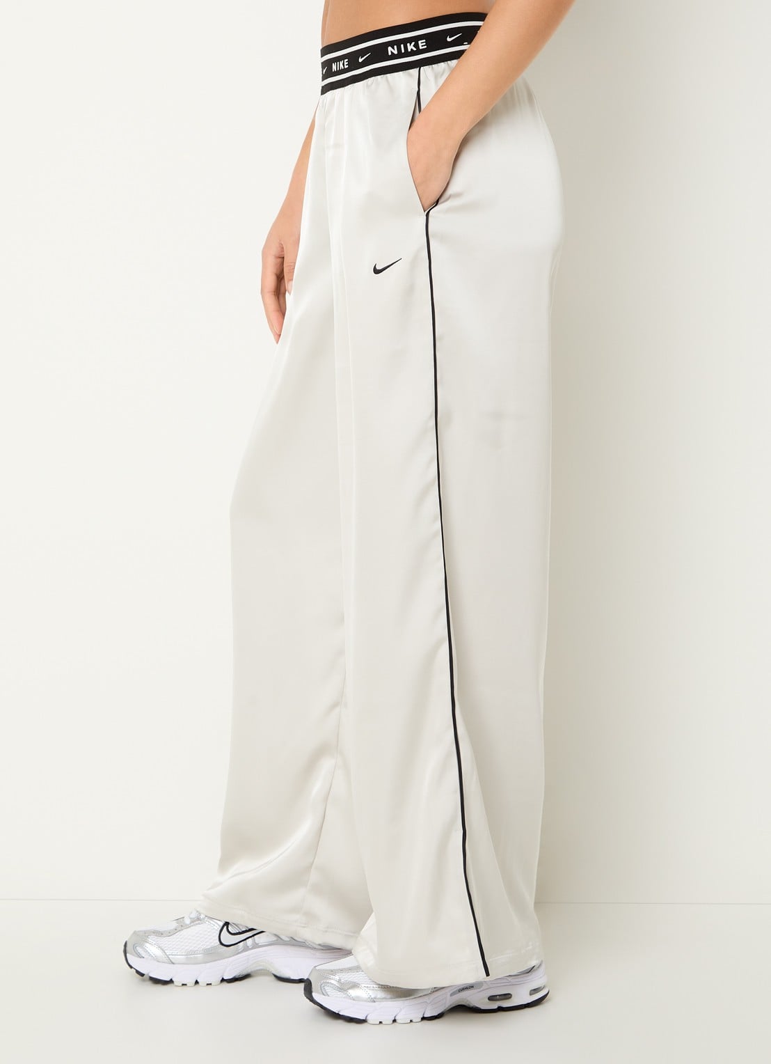 Nike High waist loose fit broek van satijn met logoband - detail 7 donkergroen