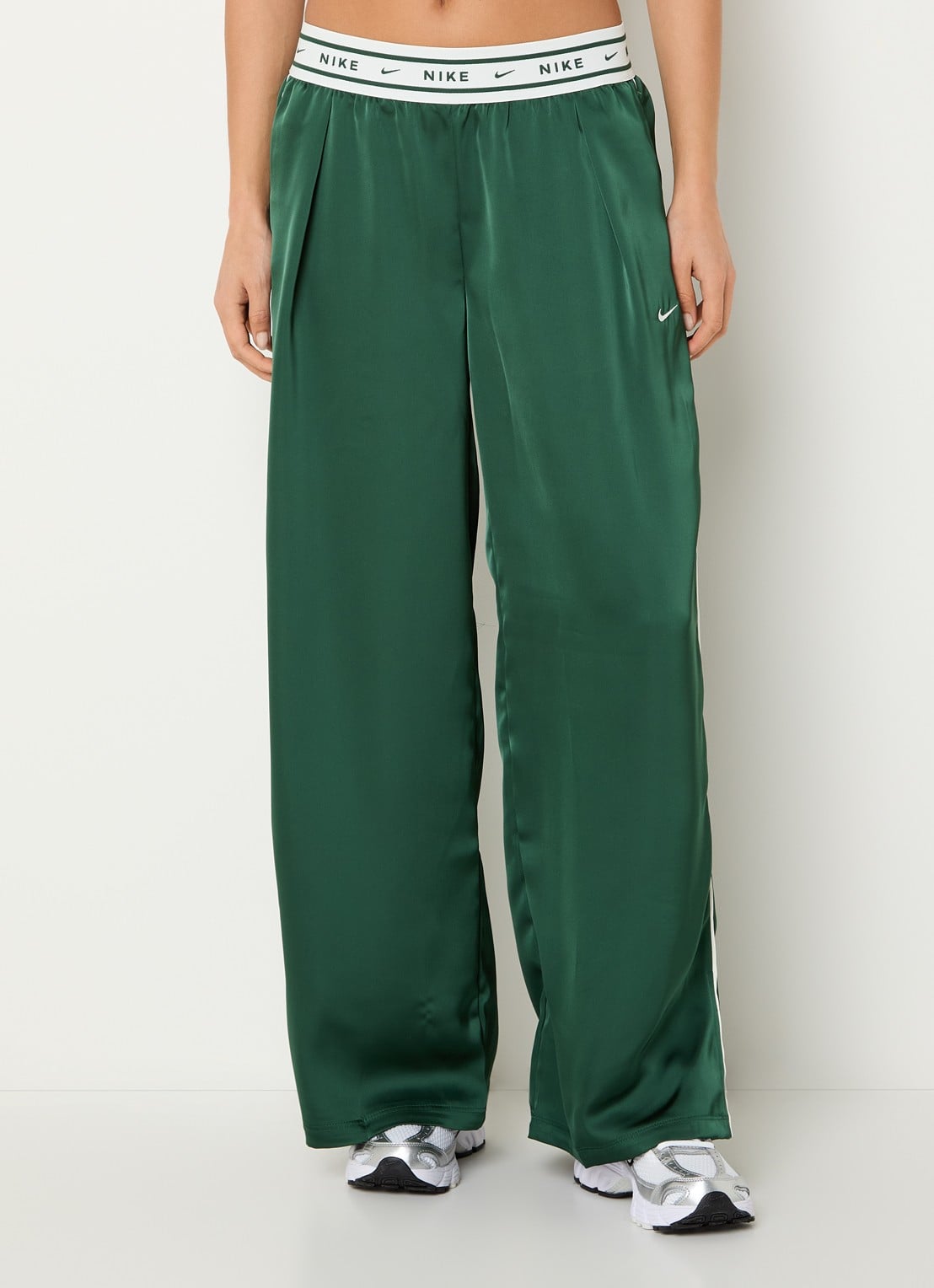 Nike High waist loose fit broek van satijn met logoband - detail 8 donkergroen