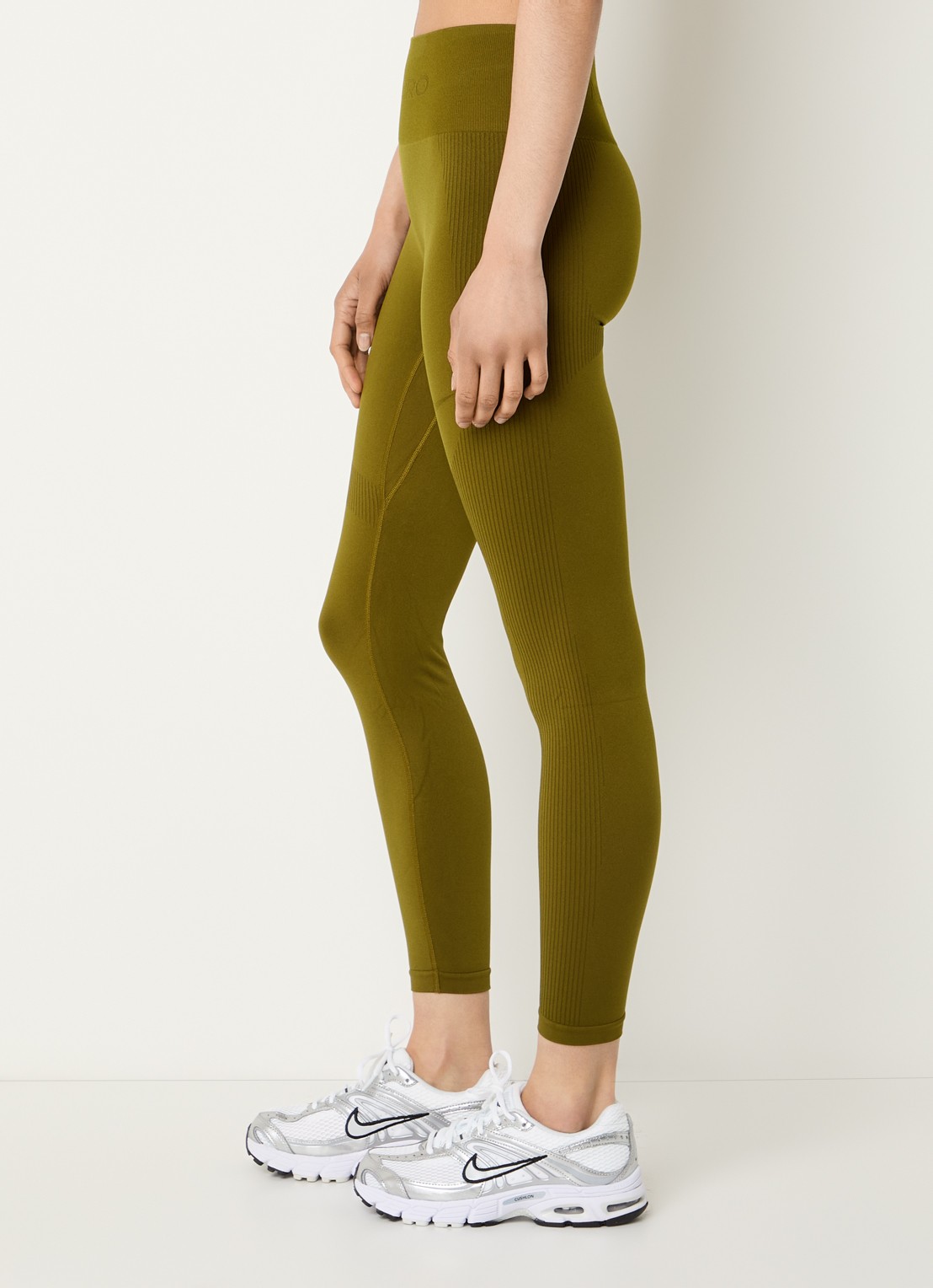 Nike High waist skinny fit legging met dri-fit en logoband - detail 5 mosgroen