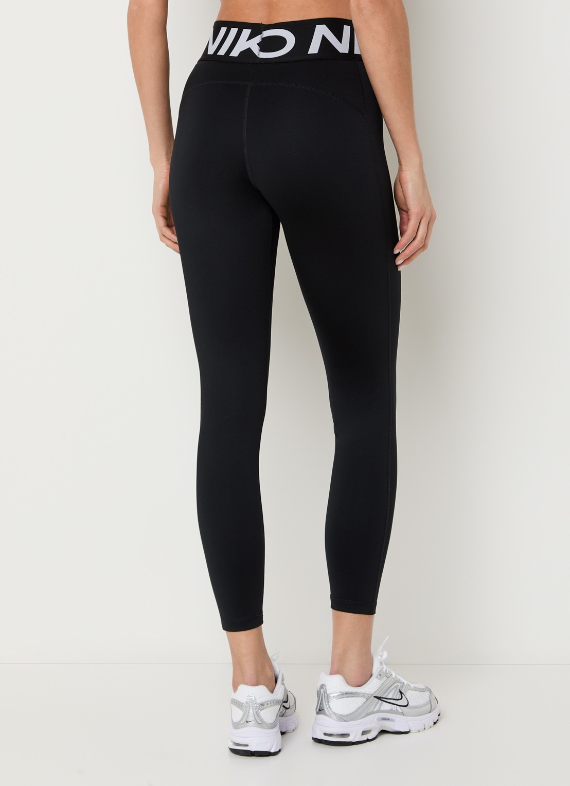 Nike High waist skinny fit legging met dri-fit en logoband - achterkant 3 zwart