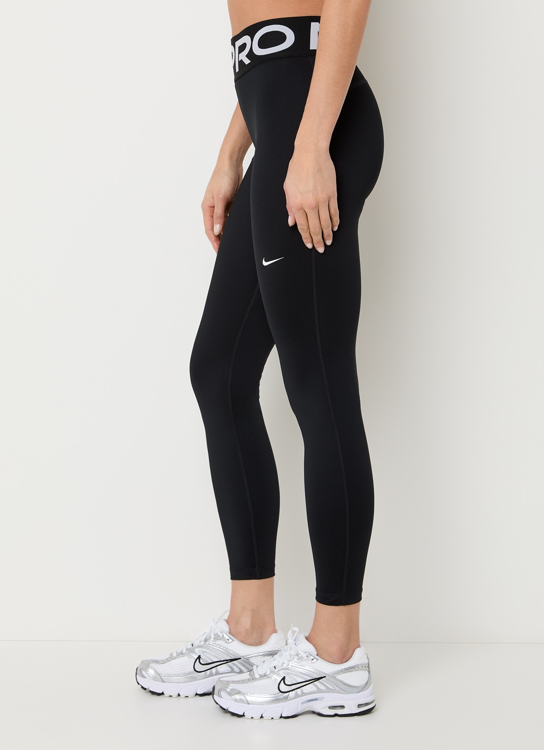 Nike High waist skinny fit legging met dri-fit en logoband - detail 2 zwart