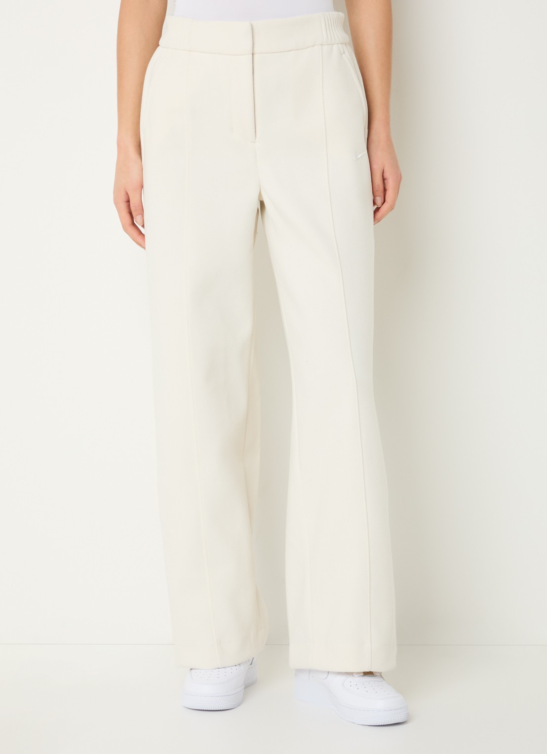 Nike High waist straight fit trackpants met steekzakken en logo - detail 3 creme