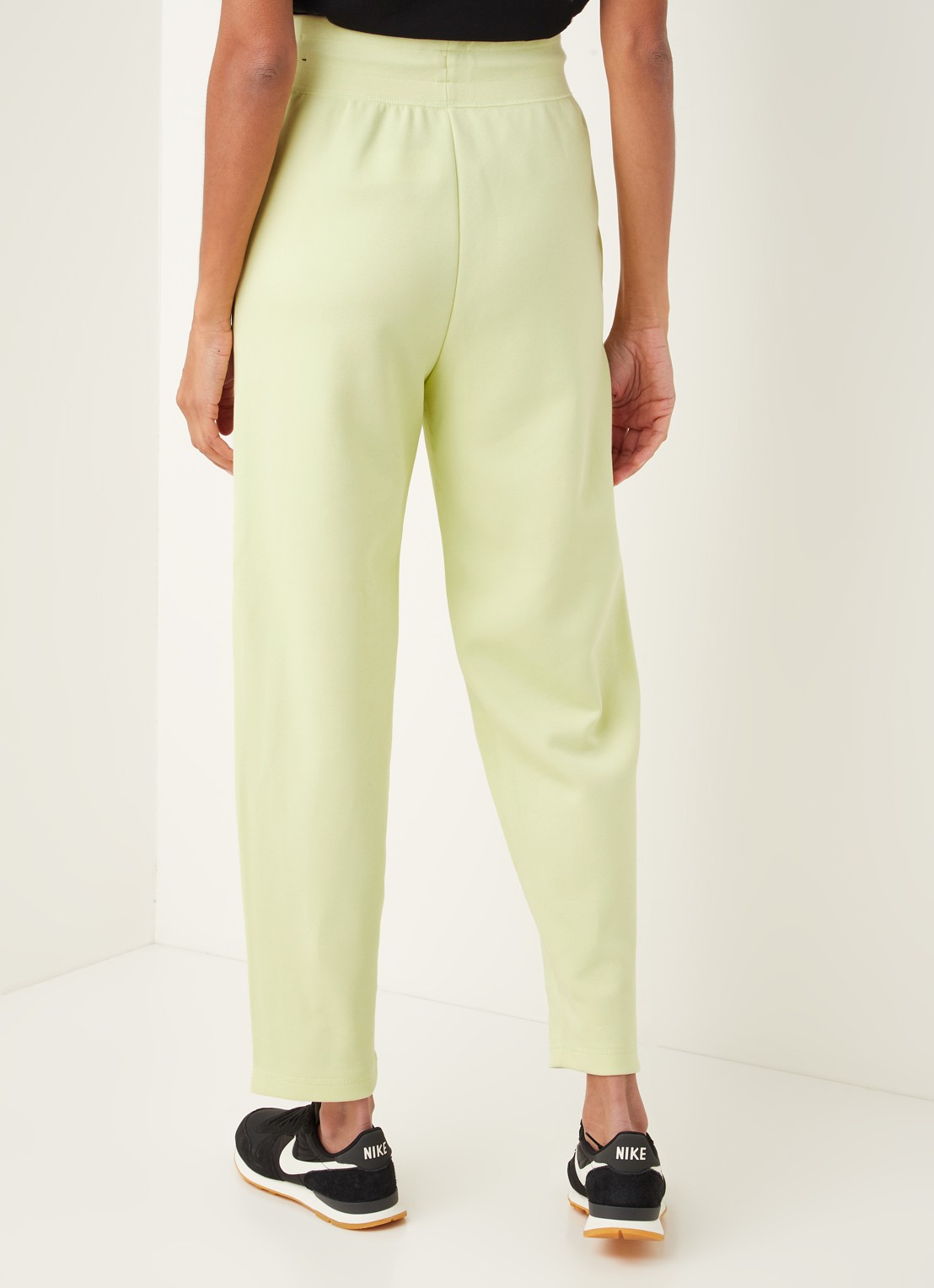 Nike High waist tapered fit cropped joggingbroek met logo - achterkant 3 lichtgeel