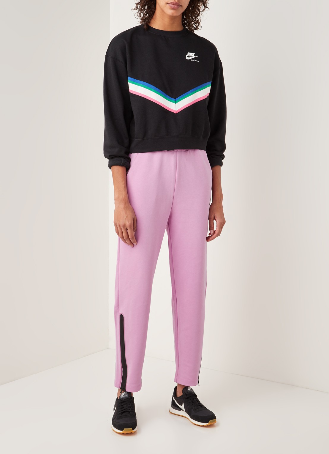 Nike High waist tapered fit cropped joggingbroek met logo - voorkant 2 roze