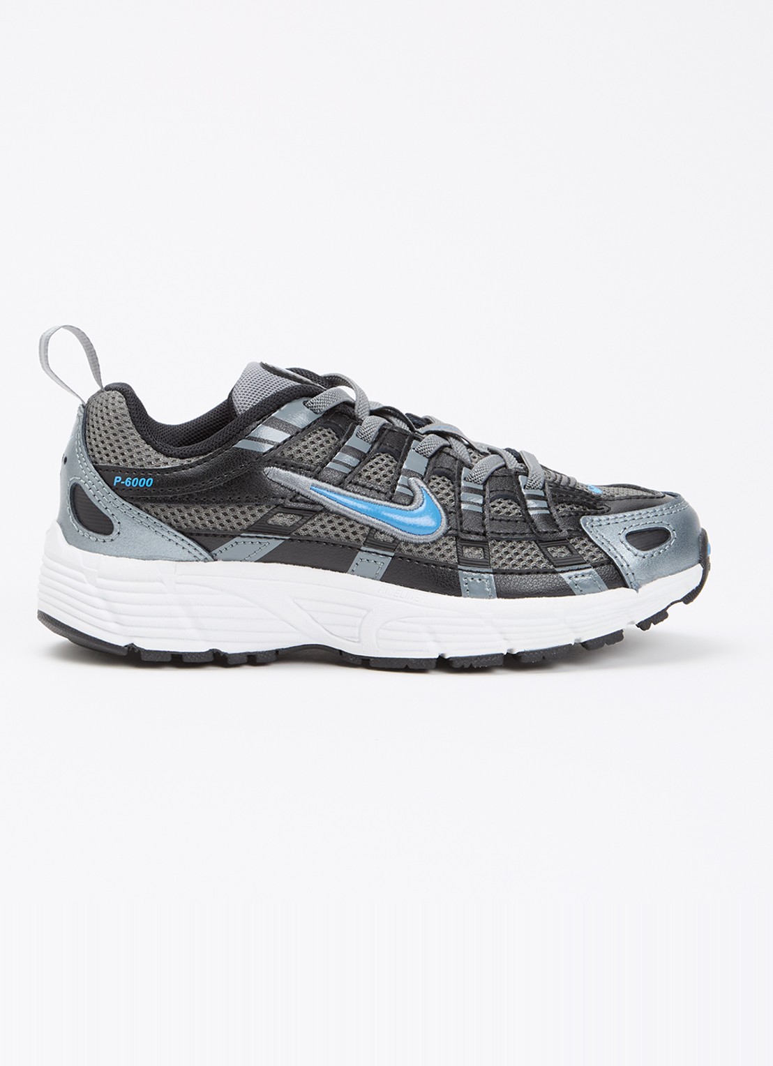 Nike P-6000 sneaker met mesh details - voorkant 3 grijs