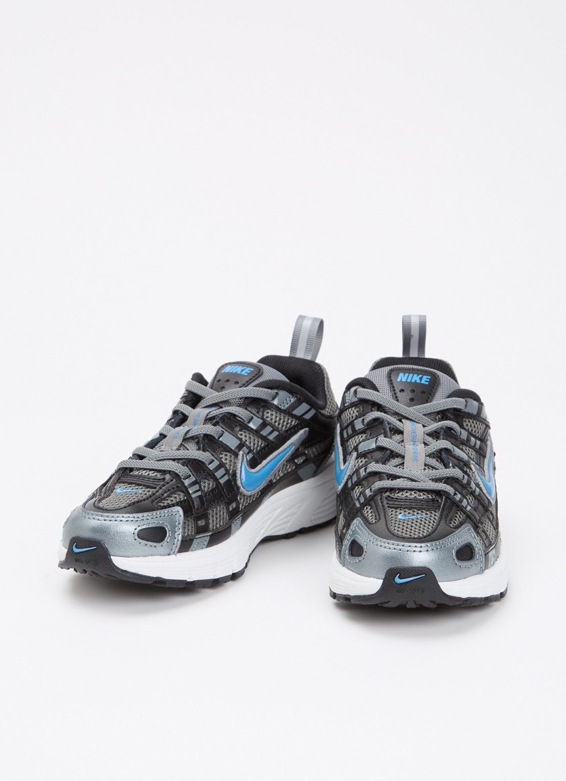 Nike P-6000 sneaker met mesh details - voorkant 4 grijs