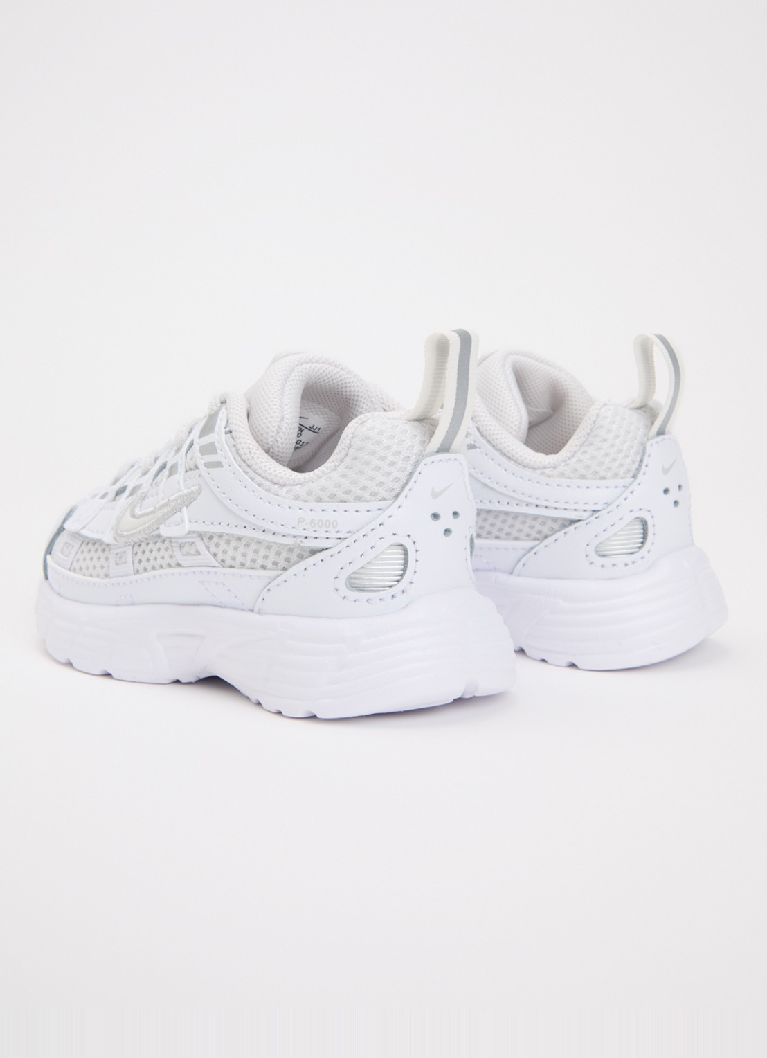 Nike P-6000 sneaker met mesh details - achterkant 6 gebroken wit
