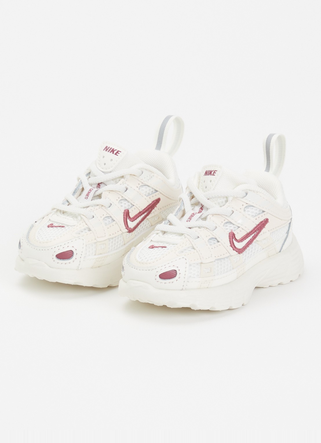 Nike P-6000 sneaker met mesh details - voorkant 2 creme
