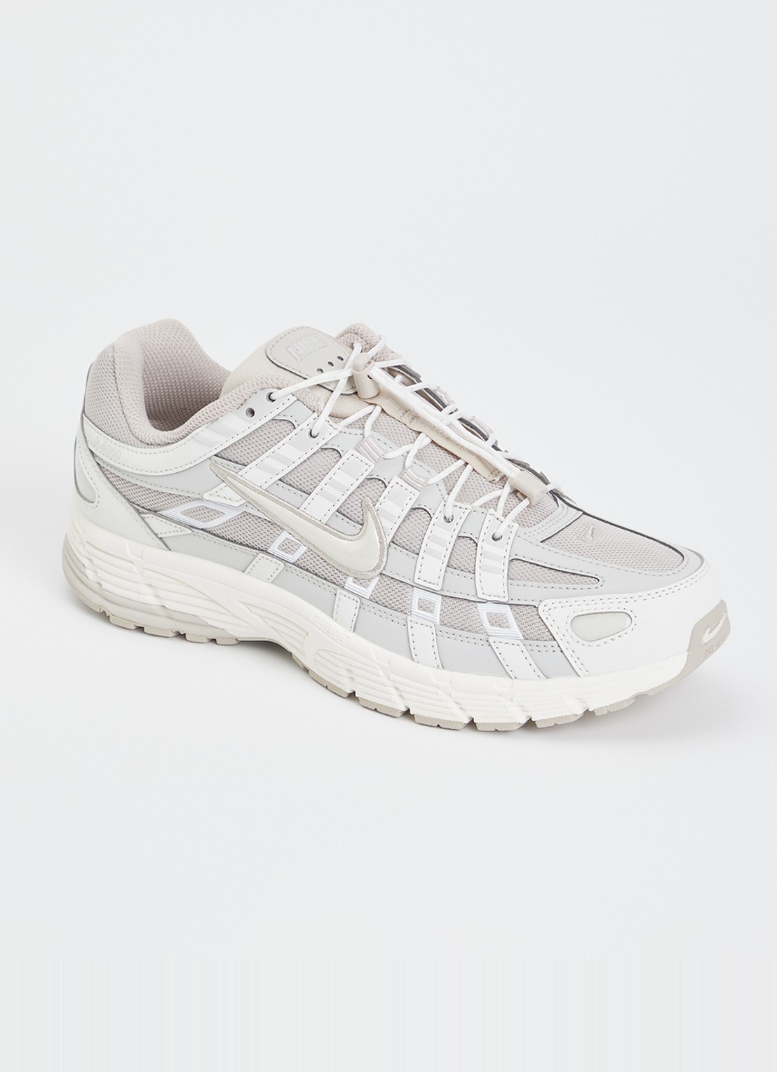 Nike P-6000 sneaker met mesh details - voorkant beige