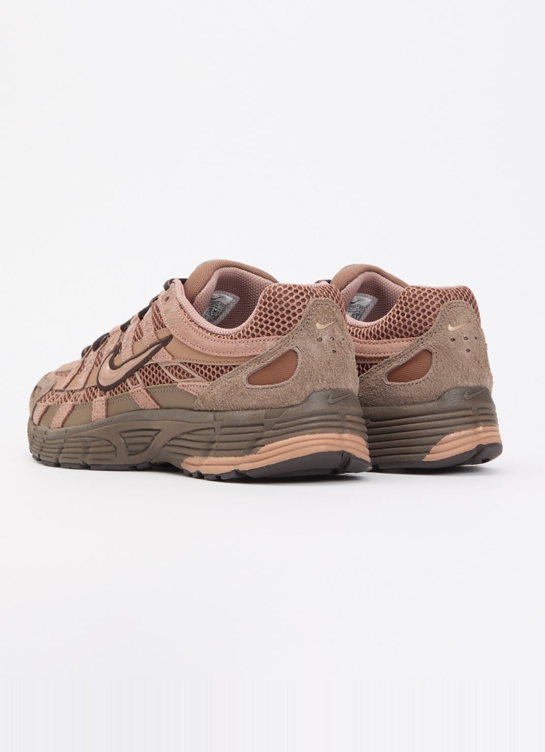 Nike P-6000 sneaker met mesh details - achterkant bruin