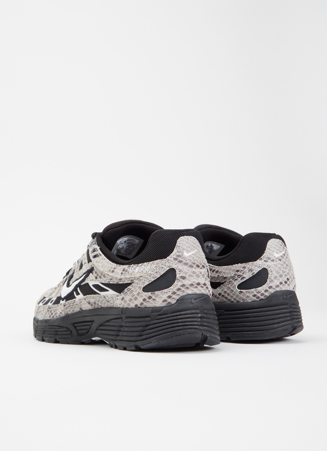 Nike P-6000 sneaker met slangenprint - achterkant 5 beige
