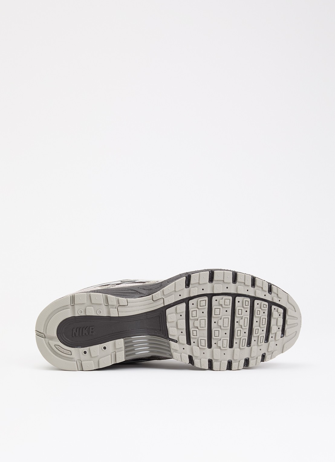 Nike P-6000 sneaker van mesh met metallic details - detail 3 donkerbruin