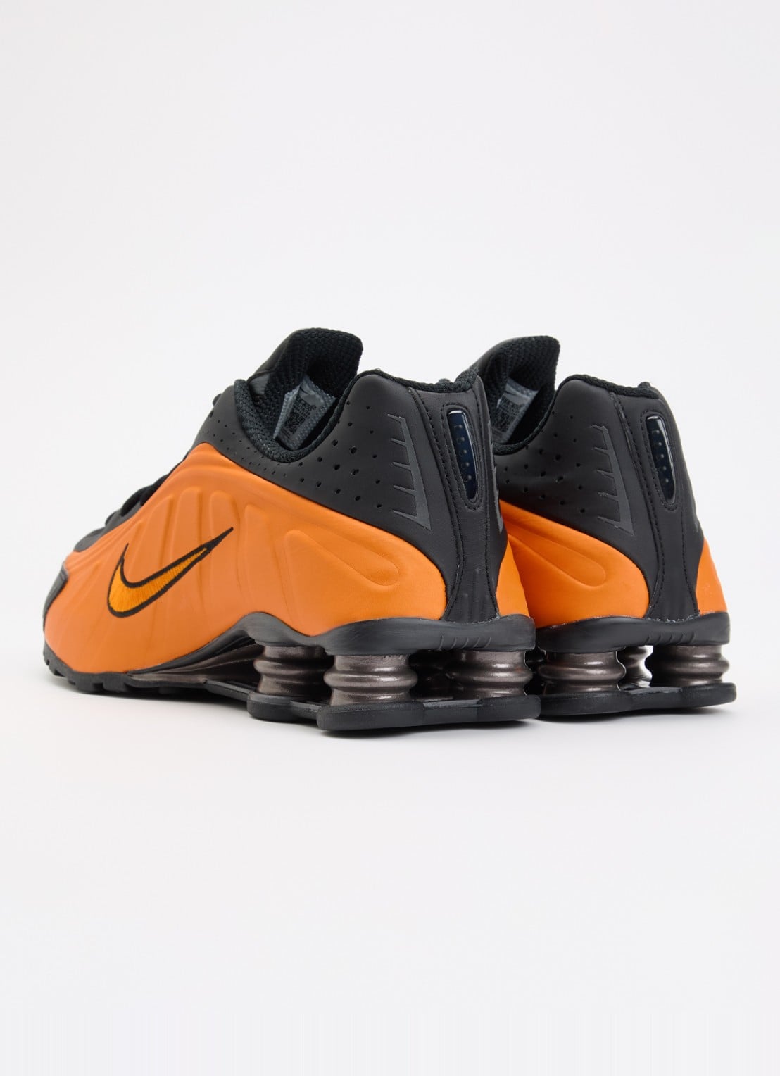 Nike Shox R4 sneaker met logo - achterkant 5 oranje