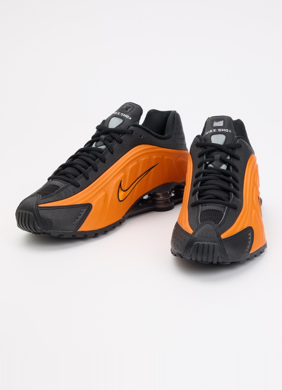 Nike Shox R4 sneaker met logo - detail 2 oranje