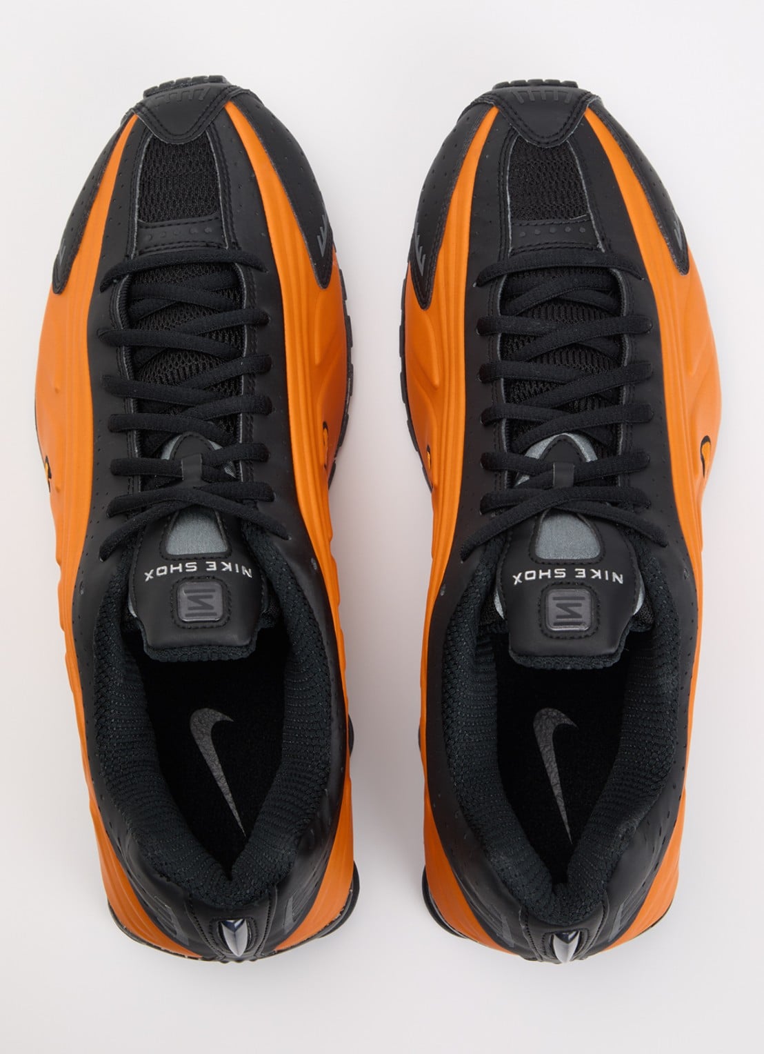Nike Shox R4 sneaker met logo - detail 3 oranje