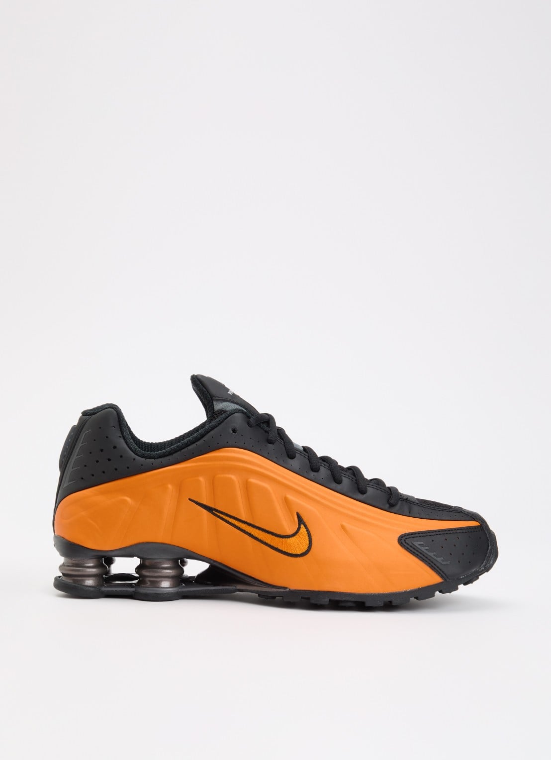 Nike Shox R4 sneaker met logo - voorkant oranje