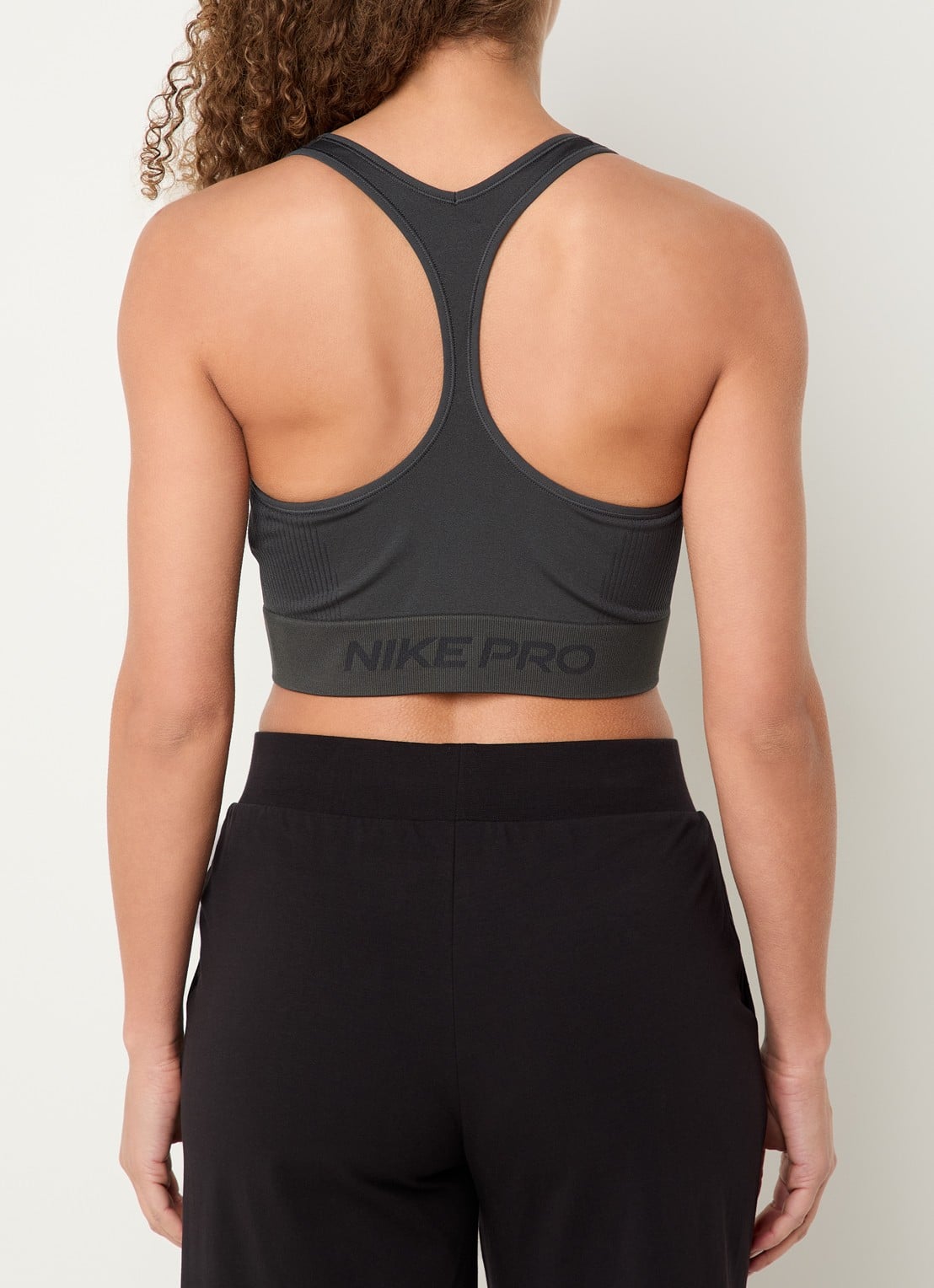 Nike Sport bh met light support en logo - achterkant 4 antraciet
