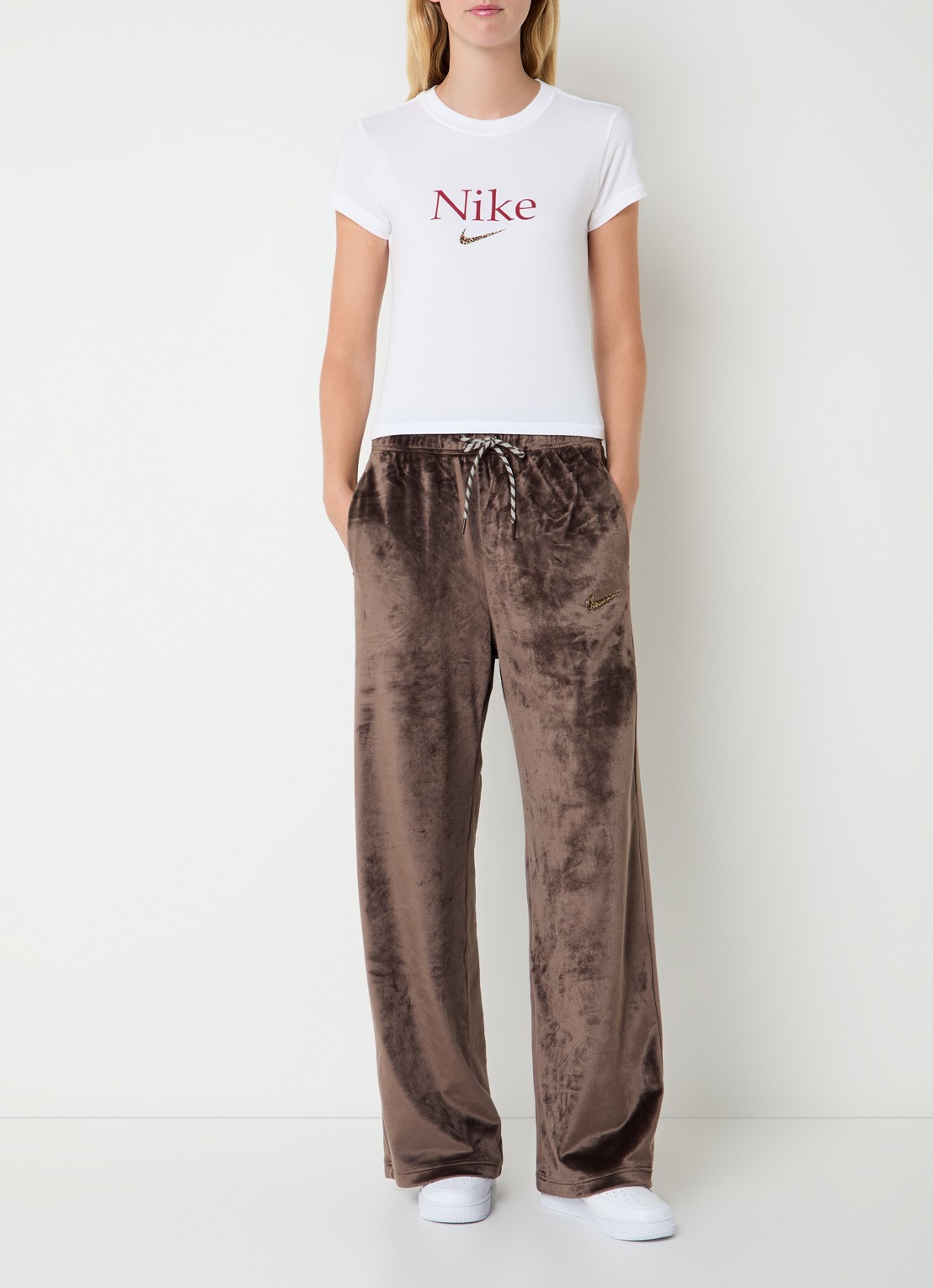 Nike T-shirt met logo en ronde hals - voorkant 2 wit