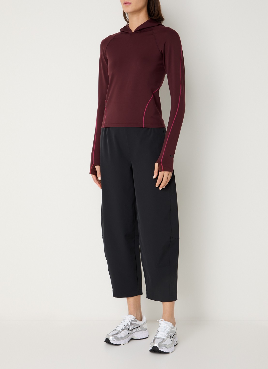 Nike Universa trainings longsleeve met capuchon - voorkant 2 bordeauxrood