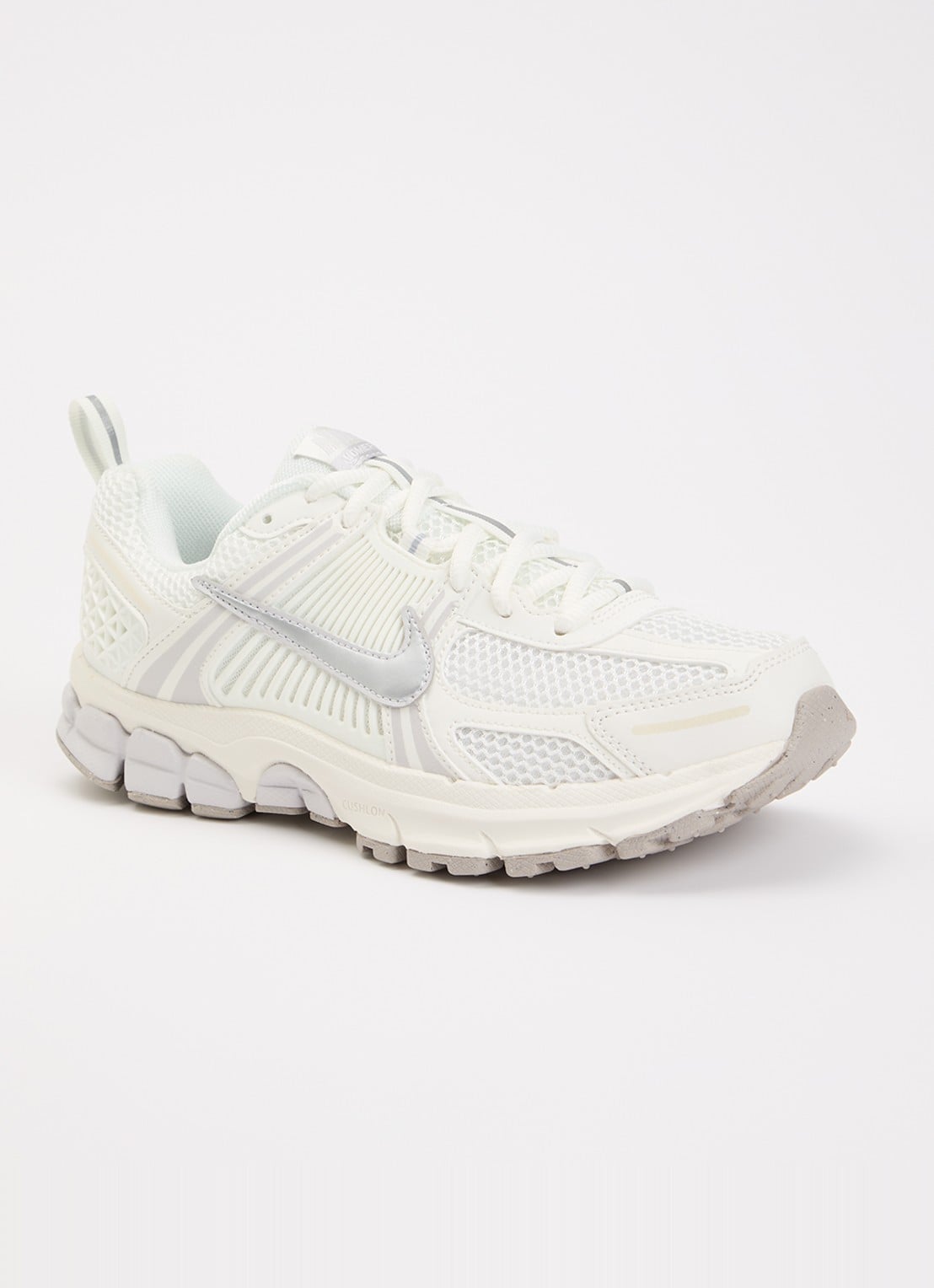 Nike Vomero 5 sneaker met mesh details - voorkant 3 gebroken wit
