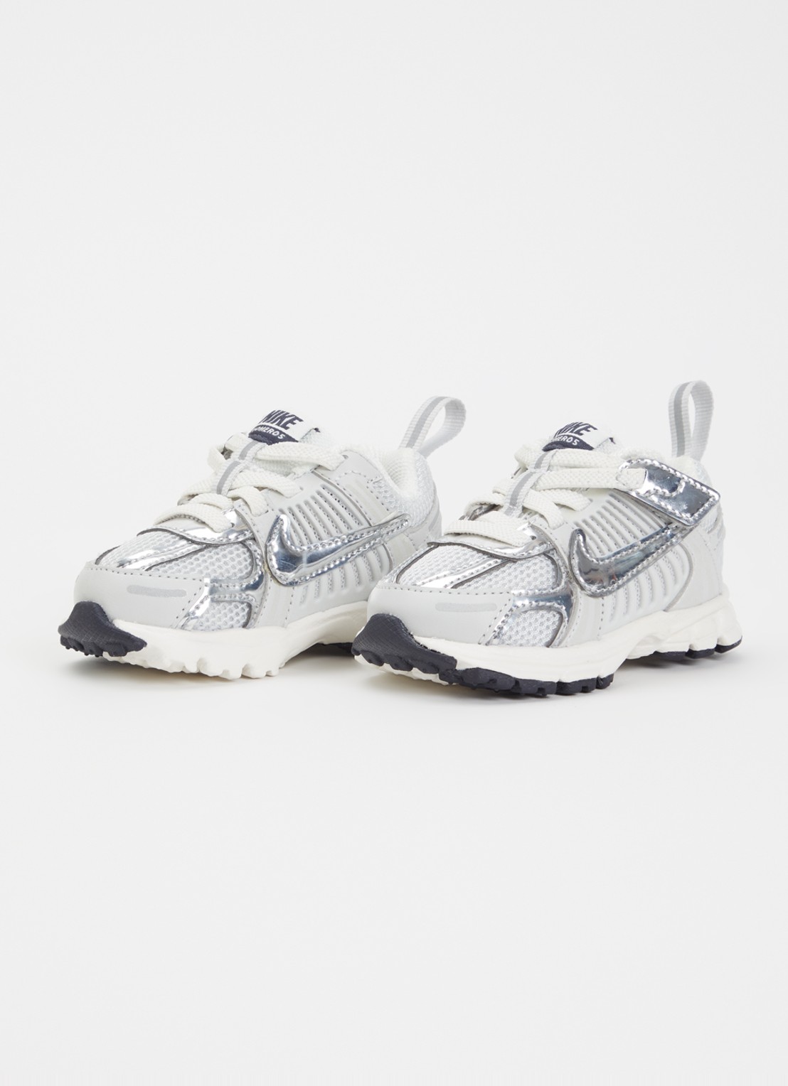 Nike Vomero 5 sneaker van mesh met metallic details - voorkant 2 zilver