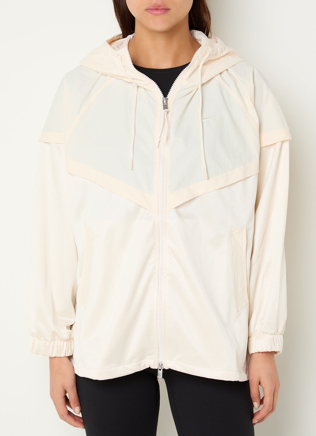 Nike Windjack van satijn met capuchon en steekzakken - detail 4 beige