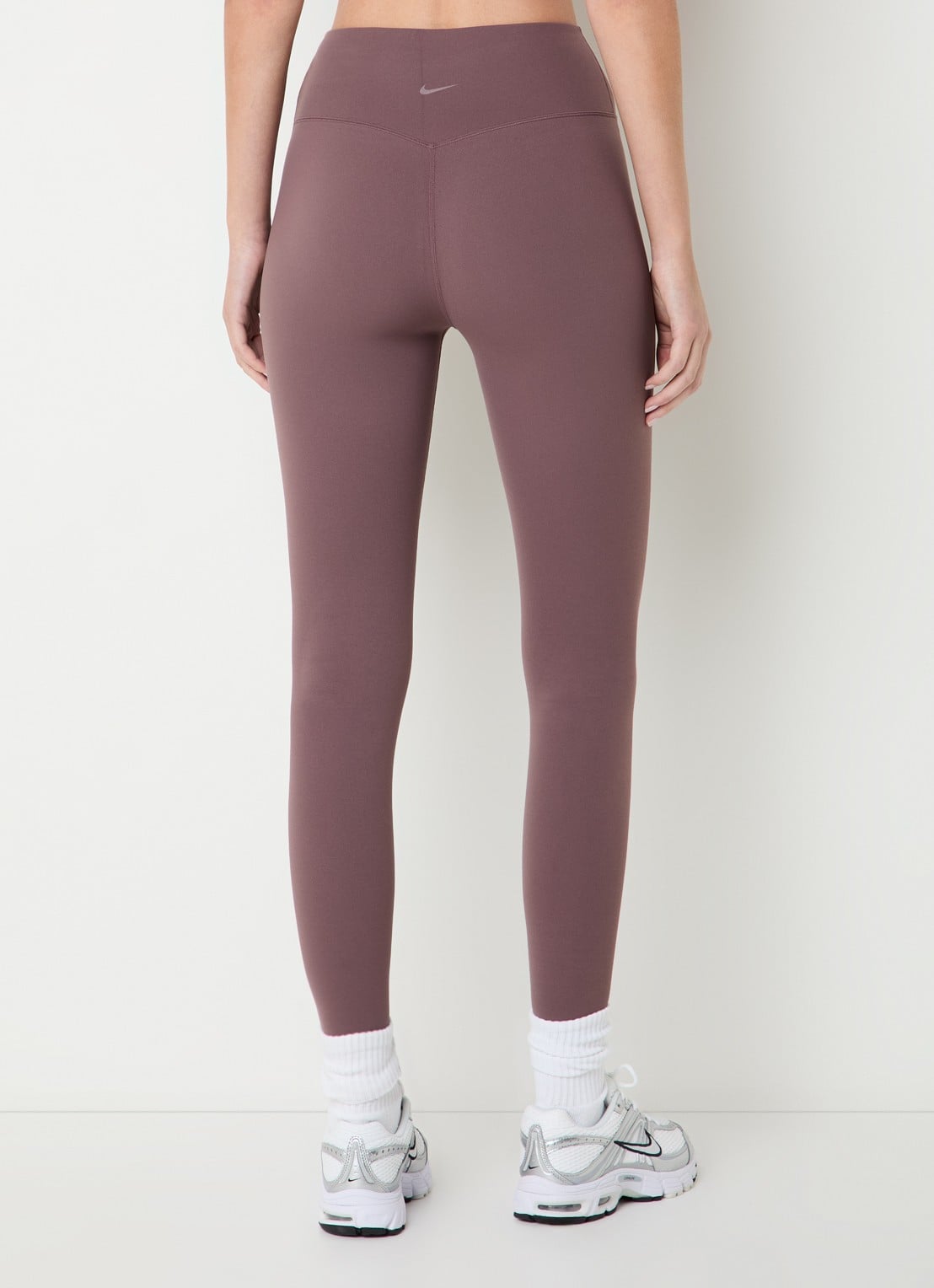 Nike Zenvy high waist skinny fit trainingslegging  - achterkant taupe