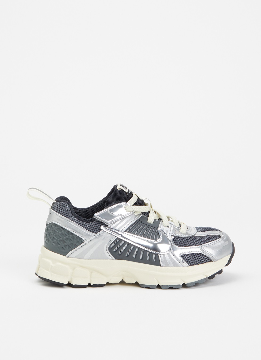Nike Zoom Vomero 5 sneaker met mesh details - voorkant zilver