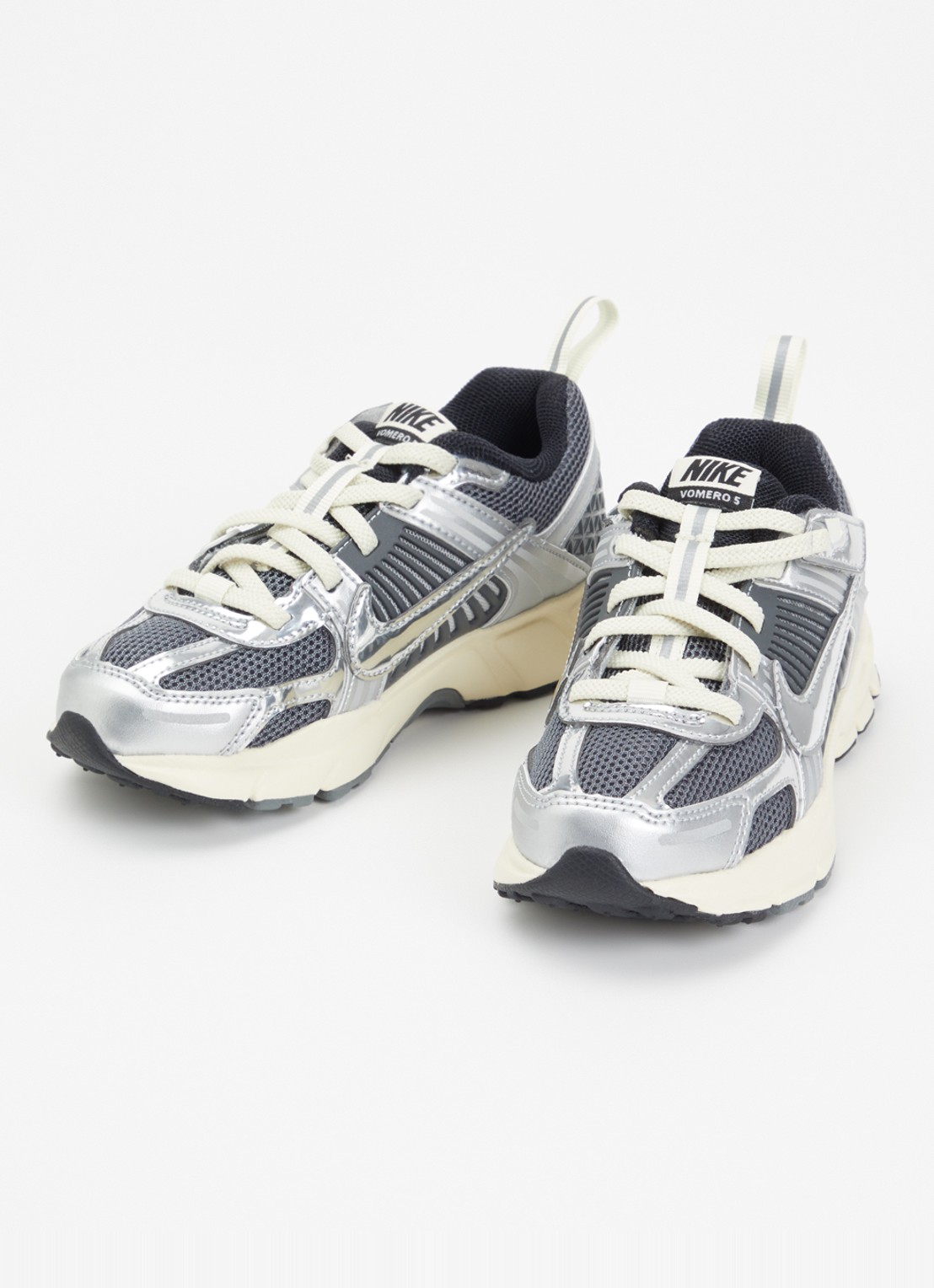 Nike Zoom Vomero 5 sneaker met mesh details - voorkant 2 zilver