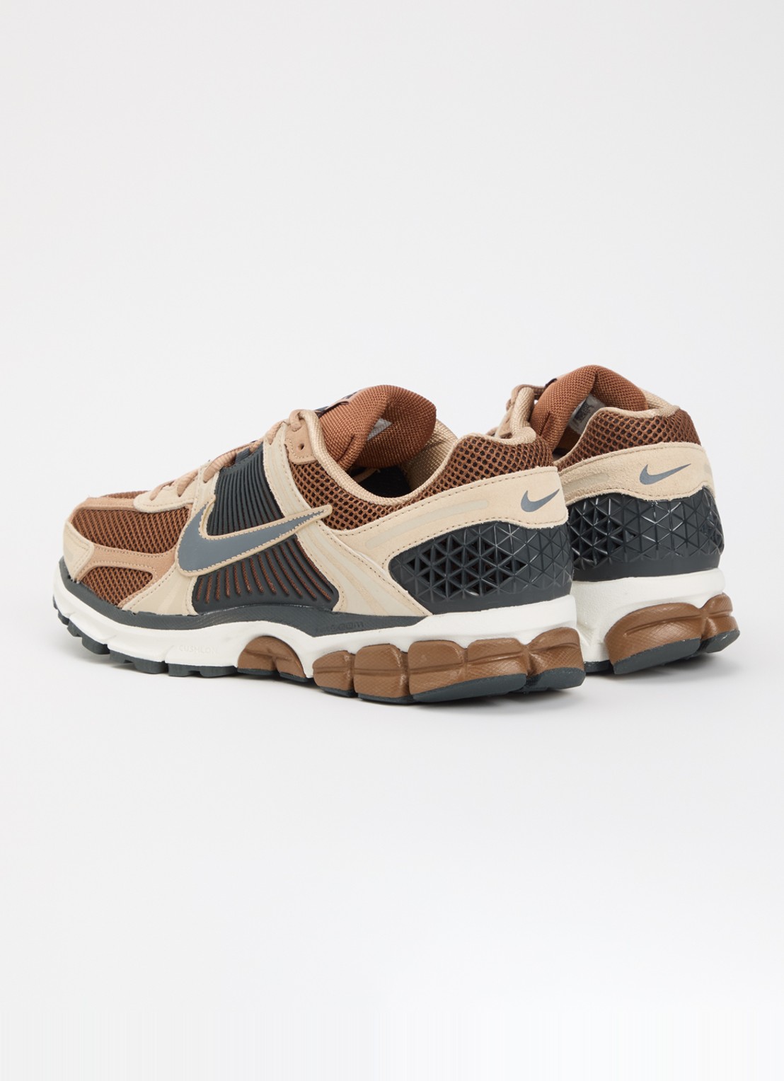 Nike Zoom Vomero 5 sneaker met mesh details - achterkant 5 beige