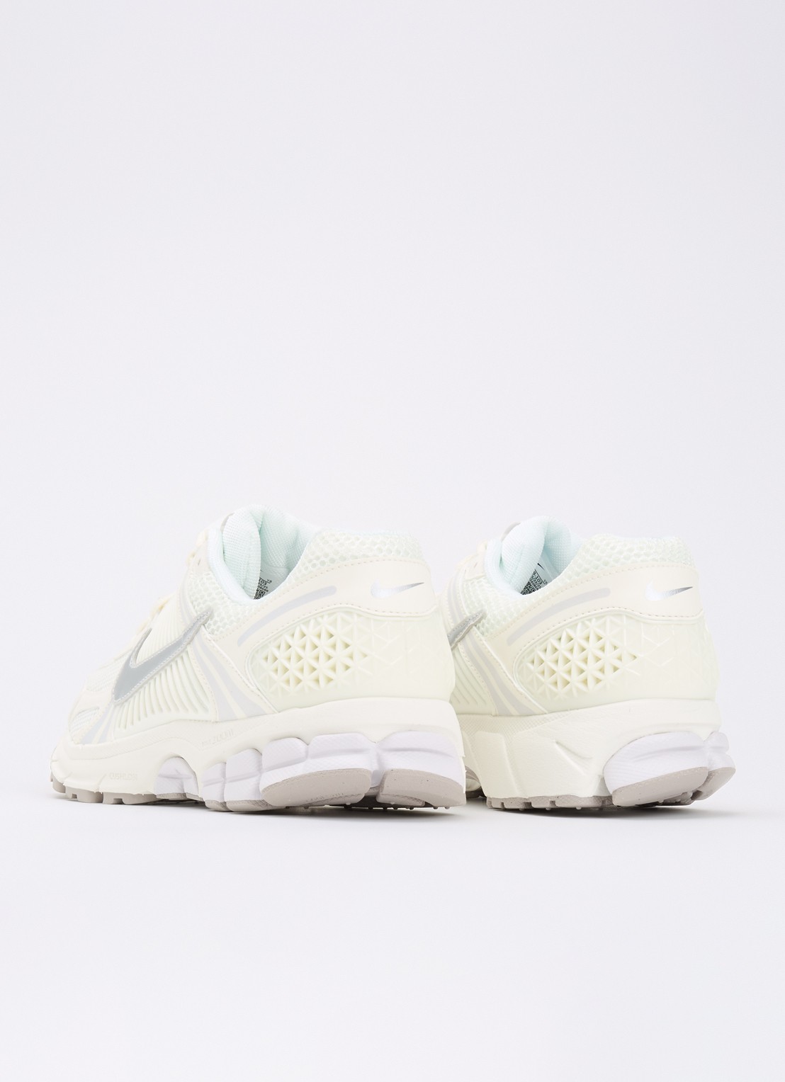 Nike Zoom Vomero 5 sneaker met mesh details - achterkant 4 gebroken wit