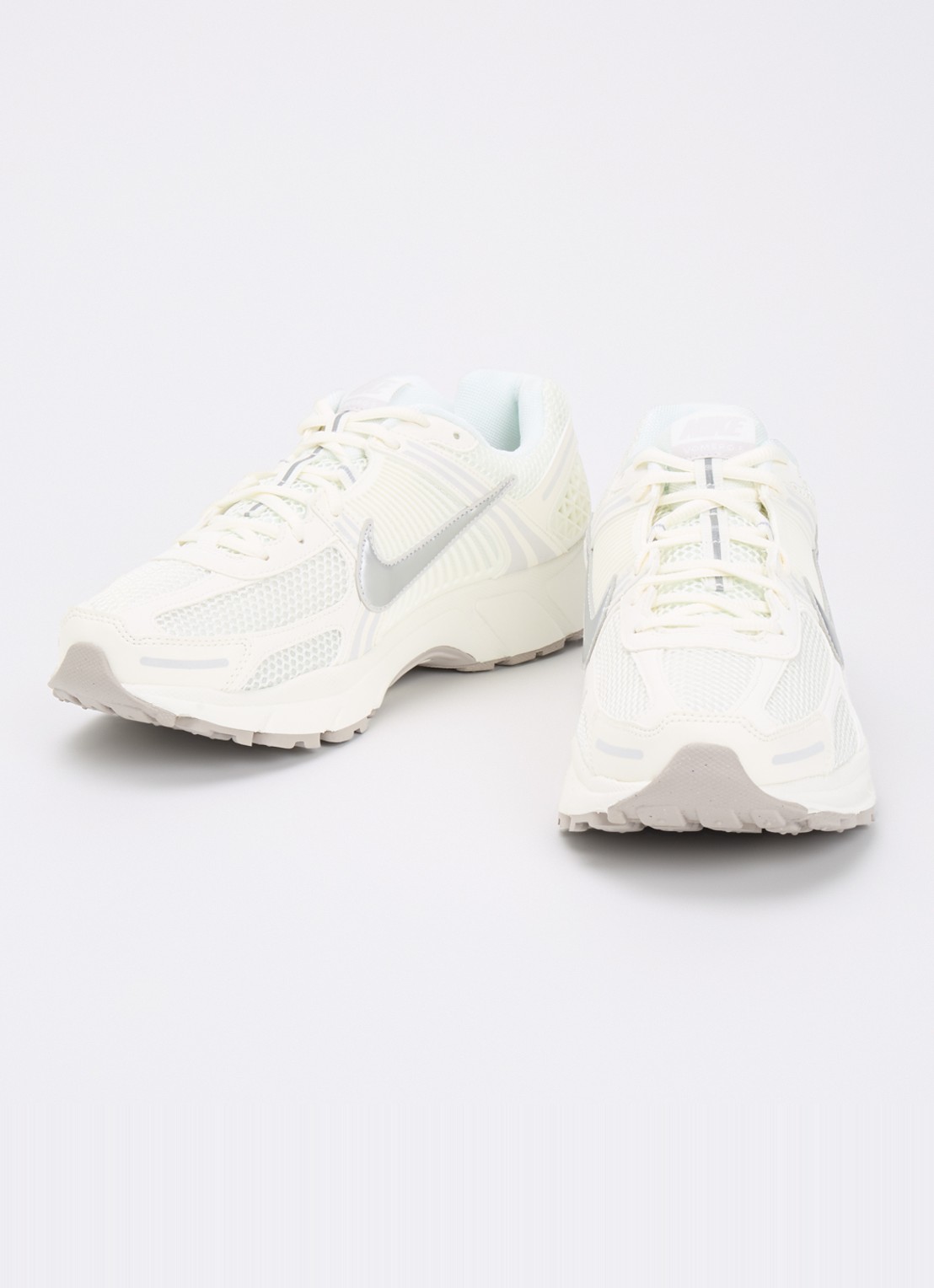 Nike Zoom Vomero 5 sneaker met mesh details - detail gebroken wit