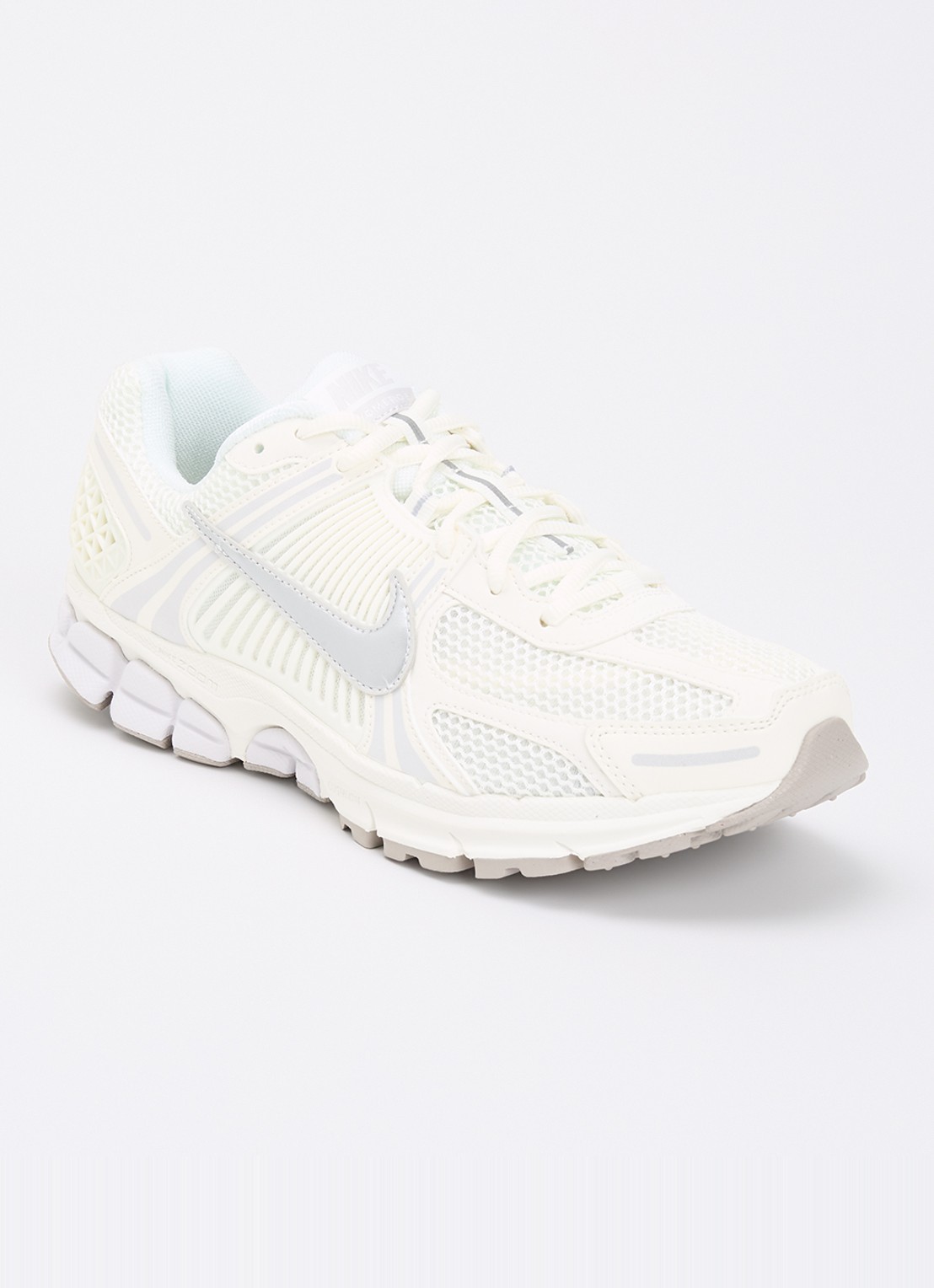 Nike Zoom Vomero 5 sneaker met mesh details - voorkant 5 gebroken wit
