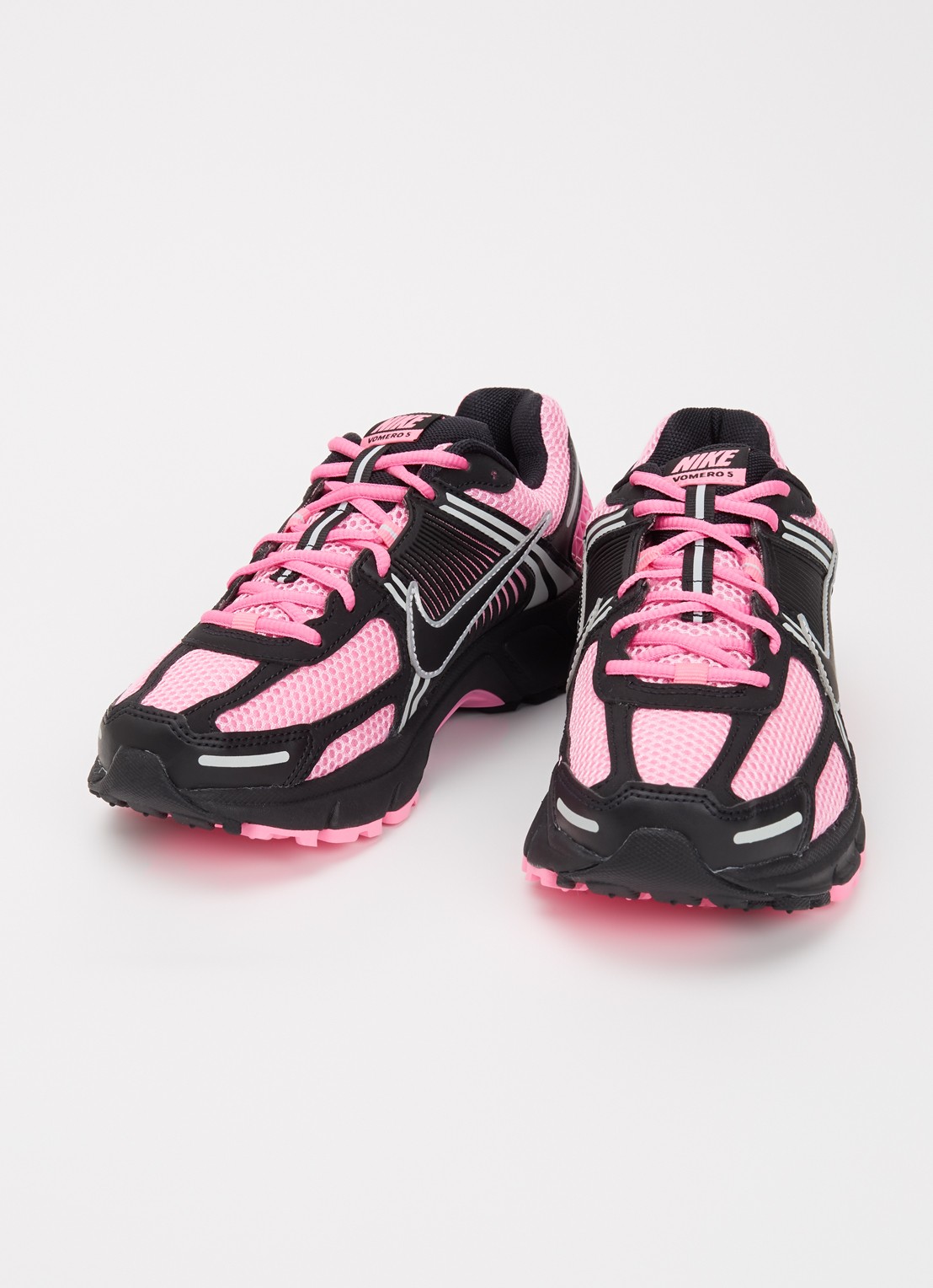 Nike Zoom Vomero 5 sneaker van mesh met logo - detail roze
