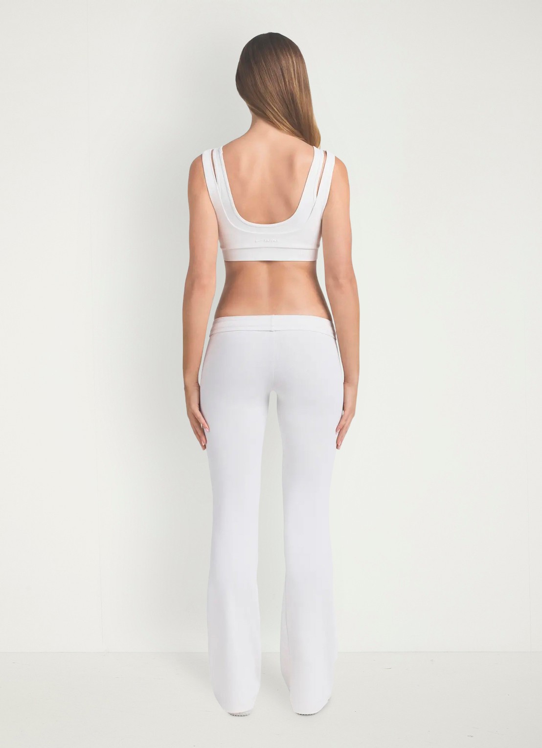 NikeSKIMS Airy low waist flared fit trainingslegging met logo - achterkant 5 ivoor
