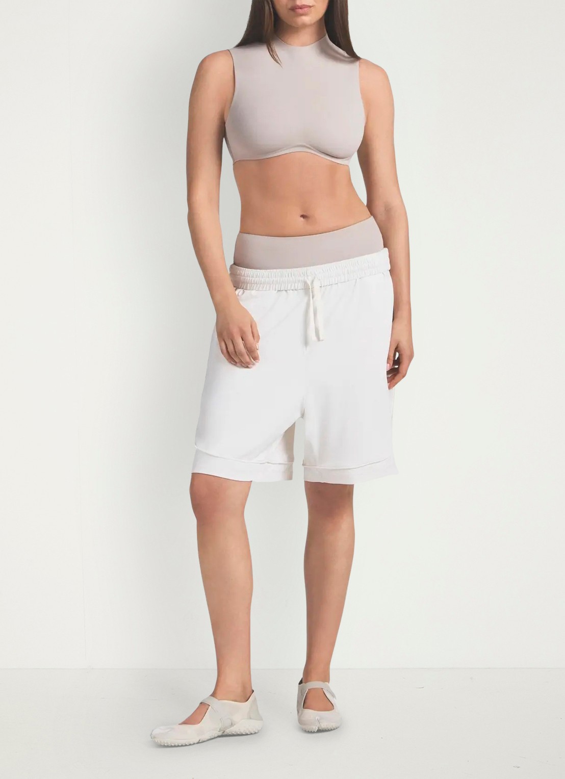 NikeSKIMS Airy mid waist loose fit korte broek met ritszakken - voorkant 4 wit
