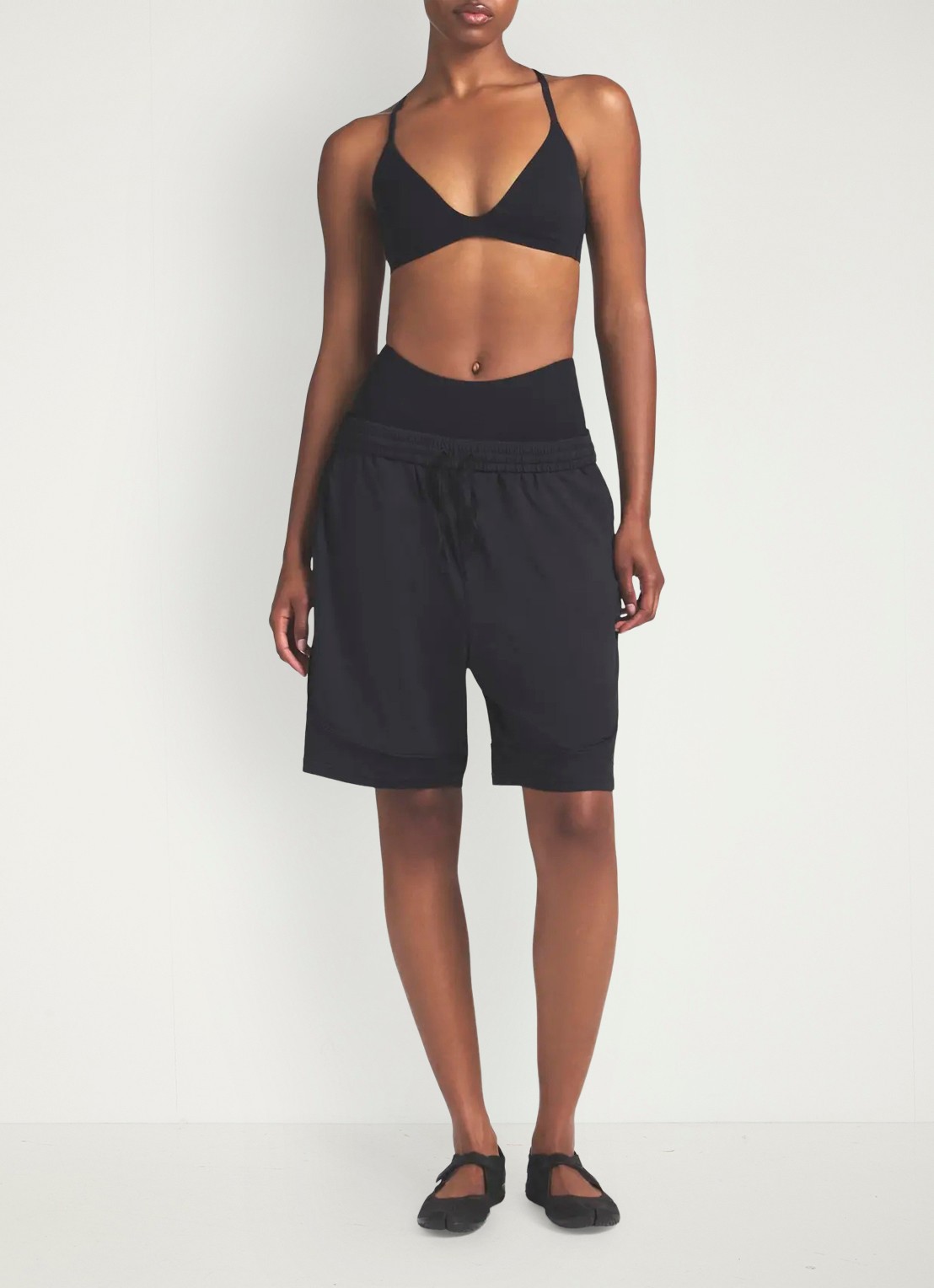 NikeSKIMS Airy mid waist loose fit korte broek met ritszakken - voorkant 2 zwart