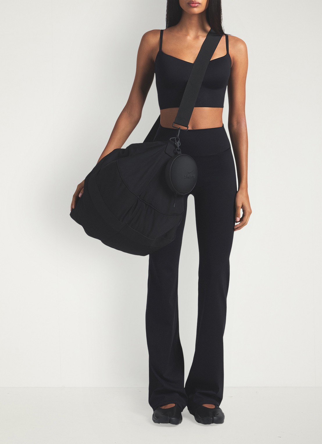 NikeSKIMS Matte high waist flared fit trainingslegging - detail zwart