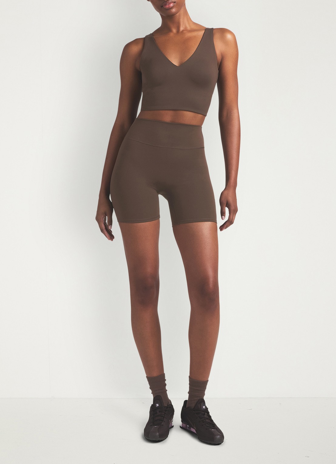NikeSKIMS Matte high waist skinny fit korte trainingslegging - detail 2 lichtbruin