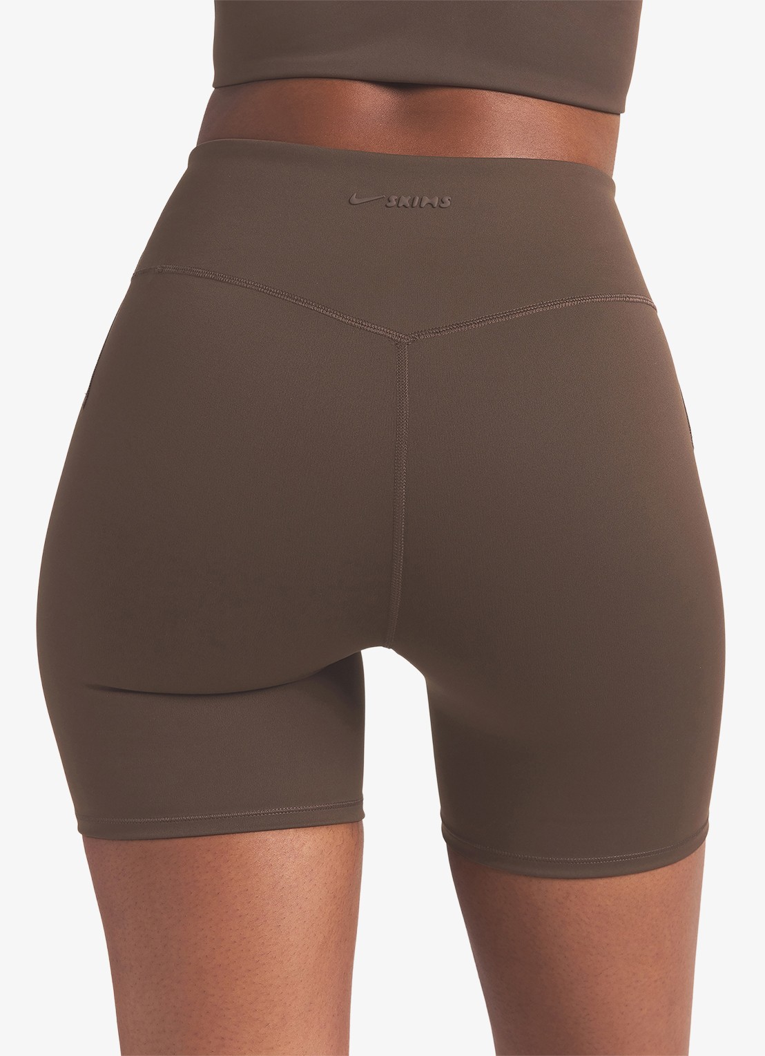 NikeSKIMS Matte high waist skinny fit korte trainingslegging - detail 4 lichtbruin