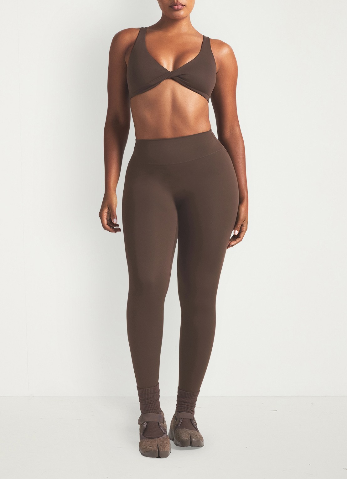 NikeSKIMS Matte high waist skinny fit trainingslegging - voorkant 2 lichtbruin