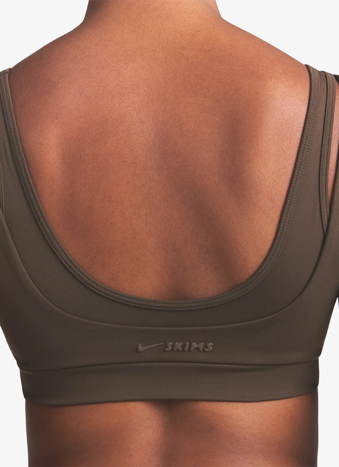NikeSKIMS Matte sport bh met light support - detail 2 lichtbruin