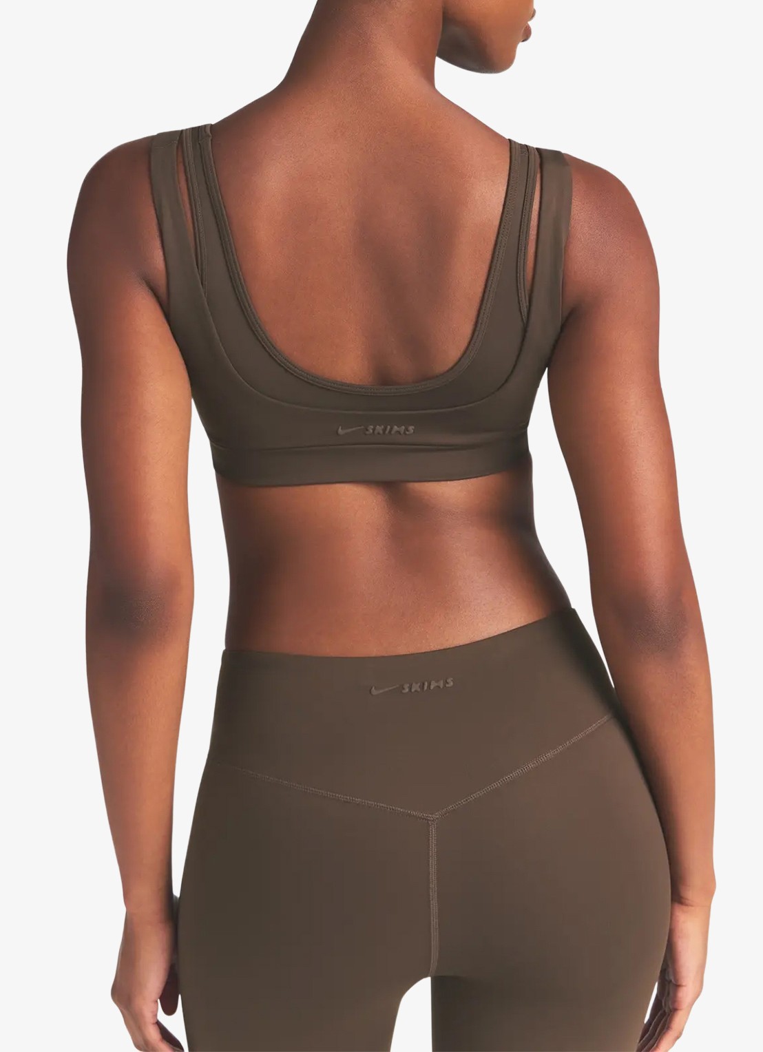 NikeSKIMS Matte sport bh met light support - detail 3 lichtbruin