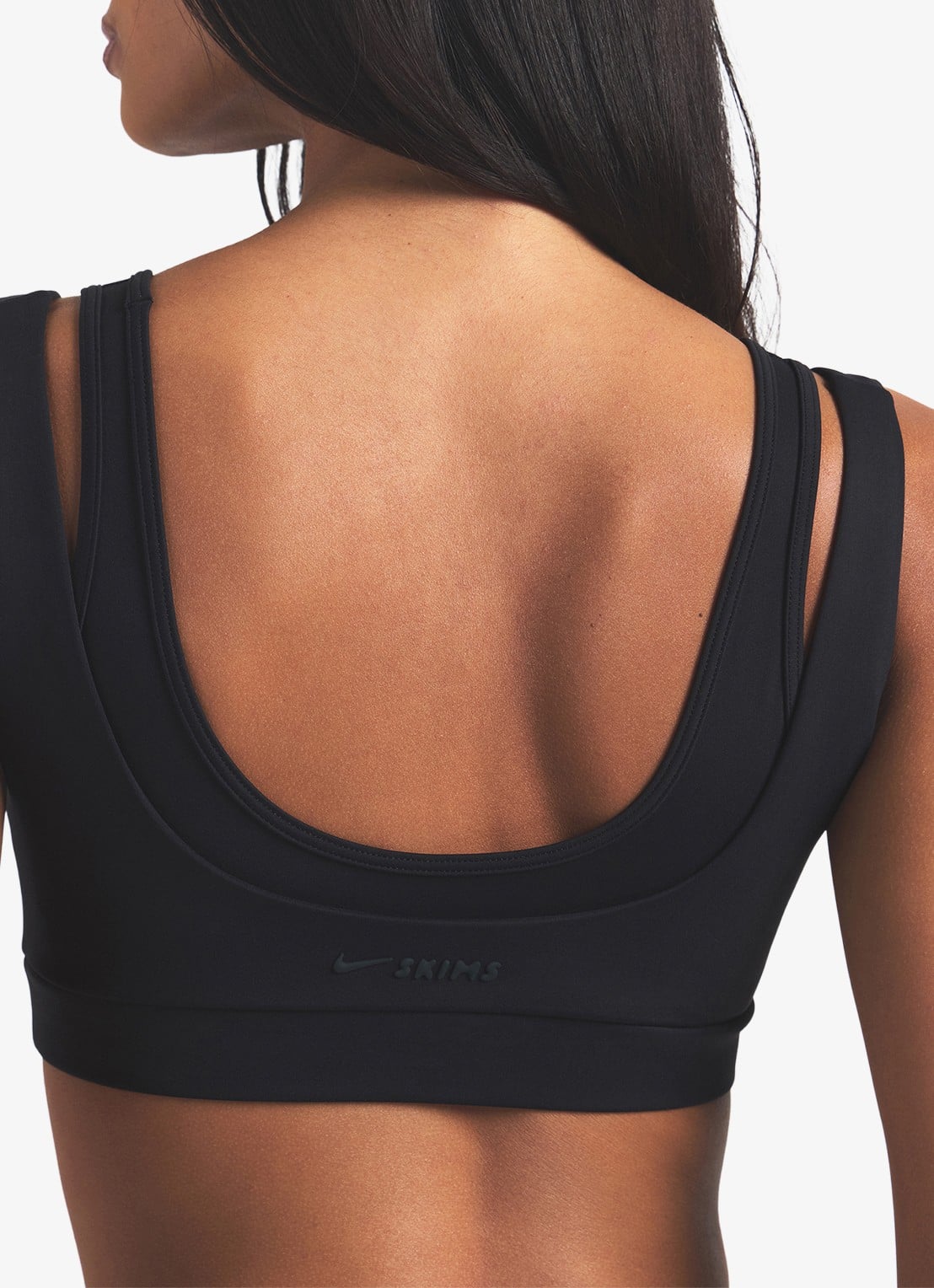 NikeSKIMS Matte sport bh met light support - achterkant zwart