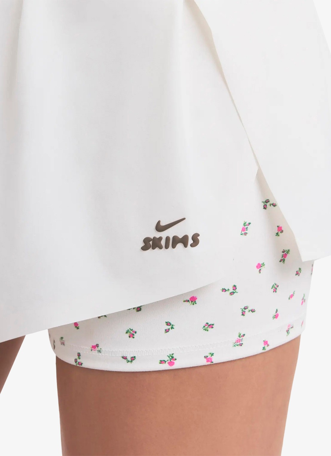 NikeSKIMS Mid waist straight fit korte broek met logo - detail 4 gebroken wit