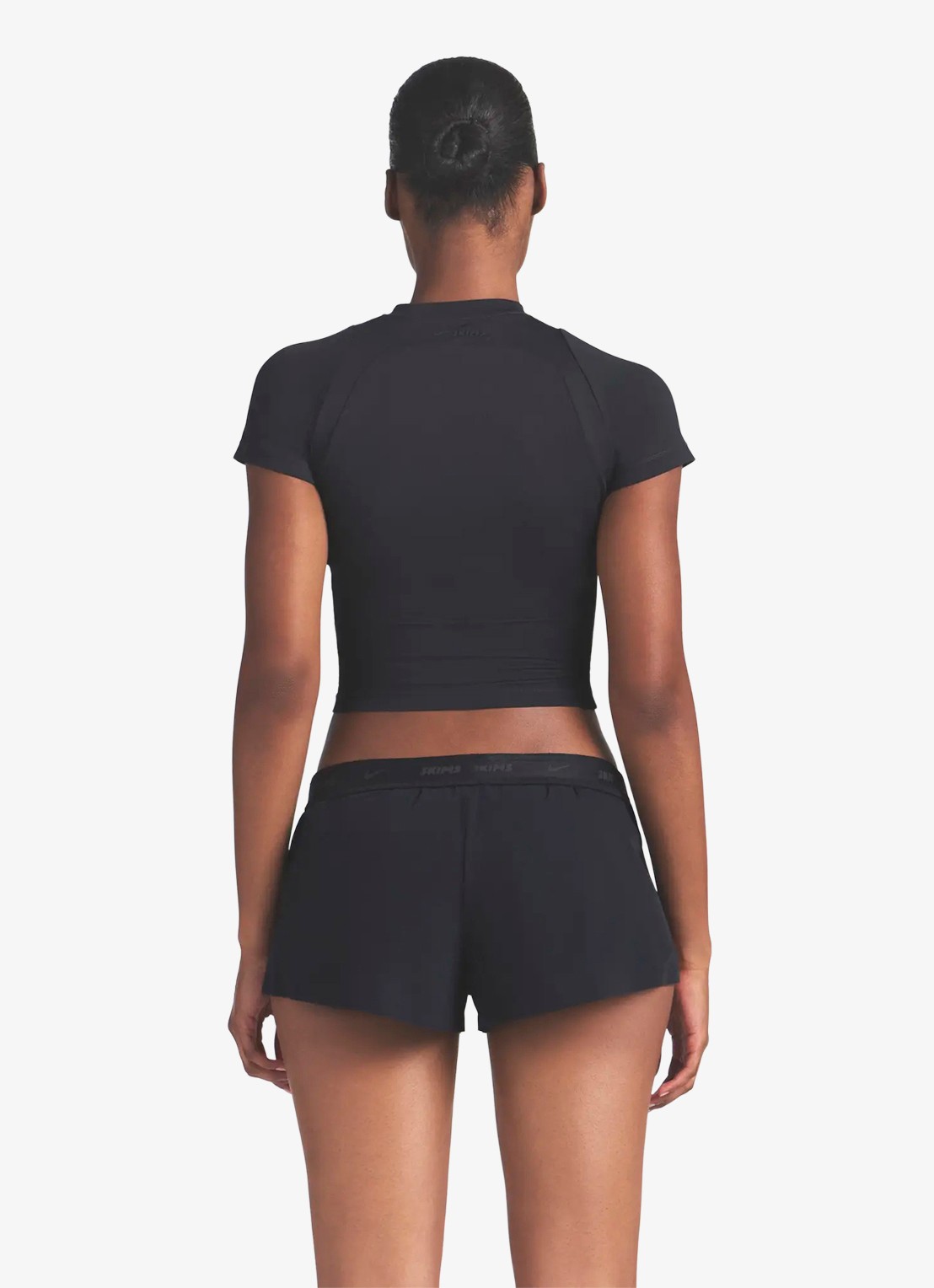 NikeSKIMS Mid waist straight fit korte broek met logo - achterkant 4 zwart